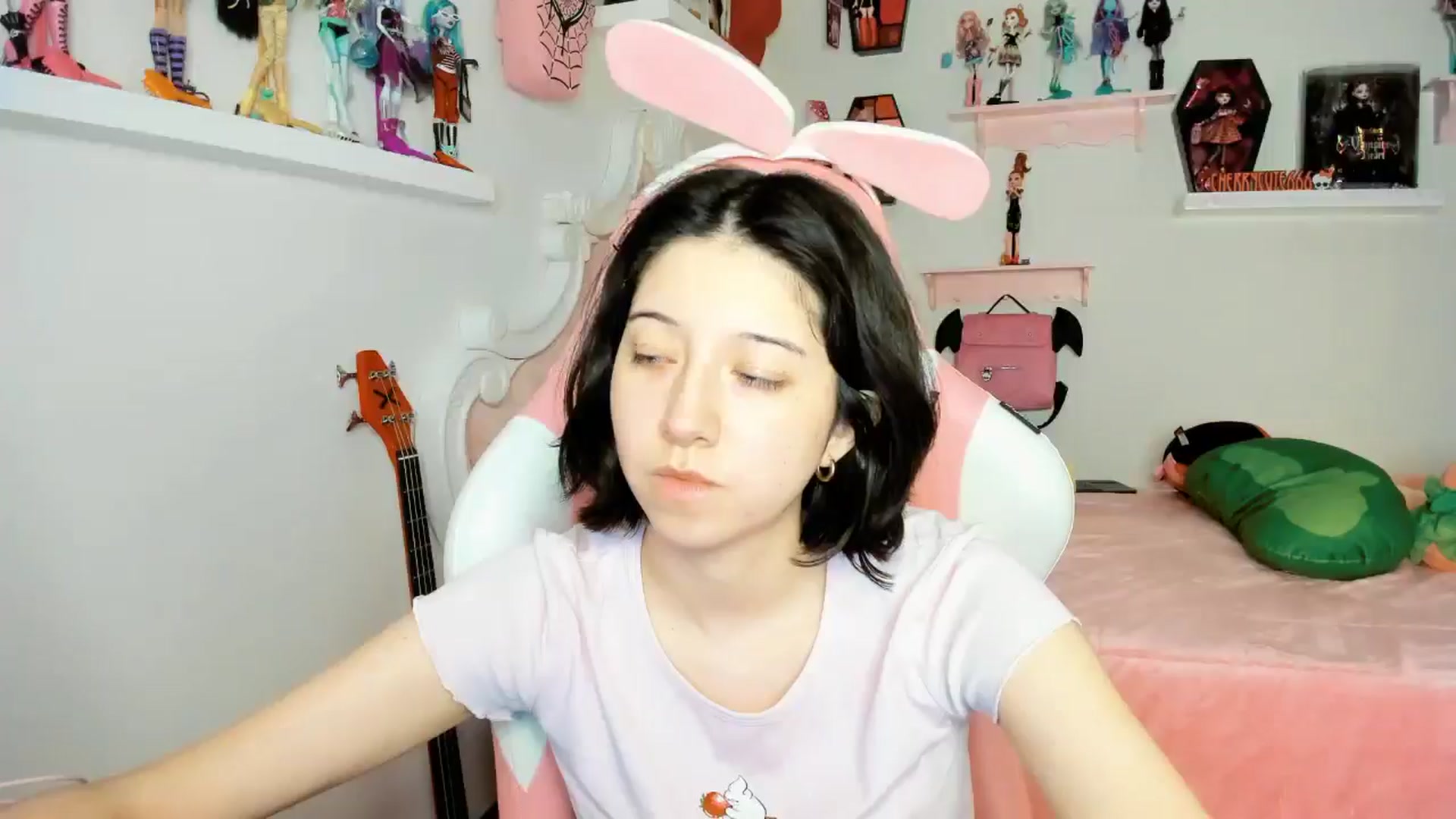 Gallery image thumbnail from Cherrycute666's myfreecams stream on, 12/06/2025, 07:49 image 3 of 20