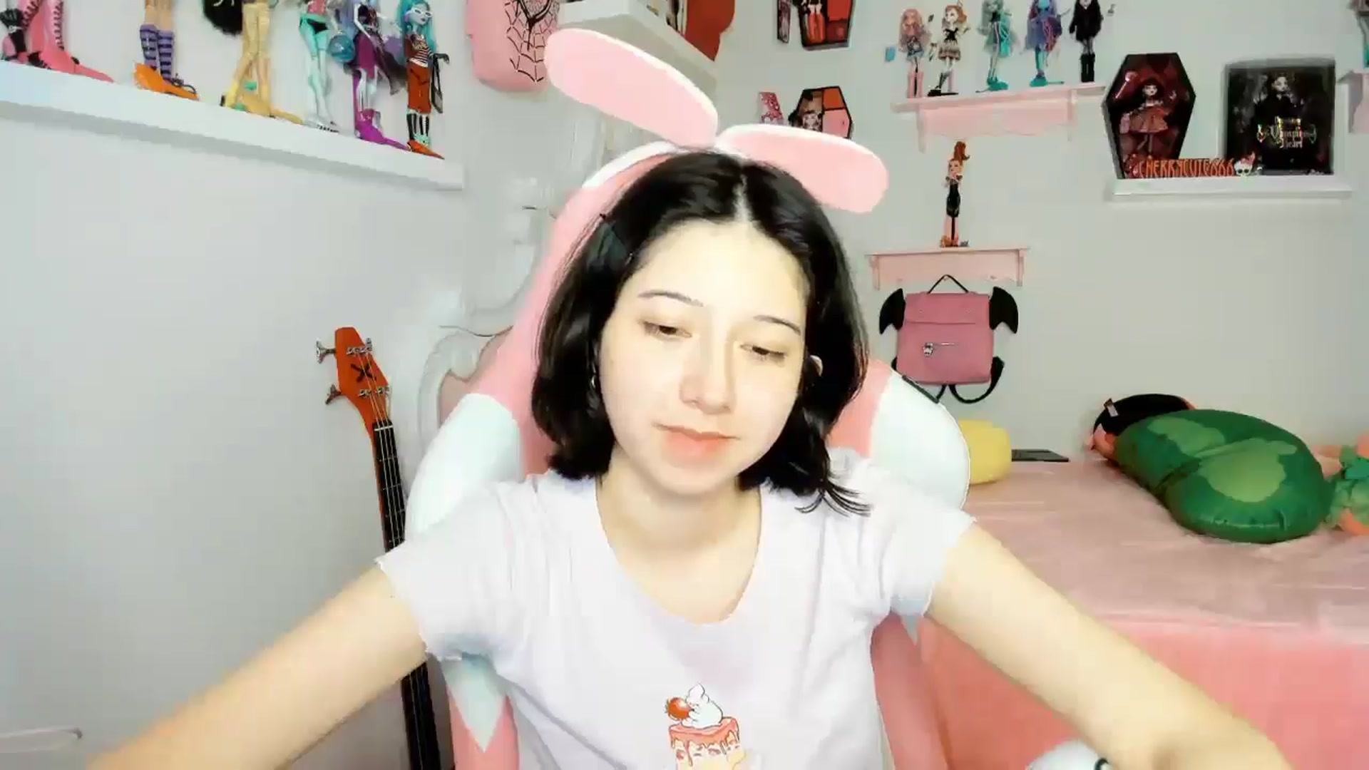 Gallery image thumbnail from Cherrycute666's myfreecams stream on, 12/06/2025, 07:49 image 2 of 20