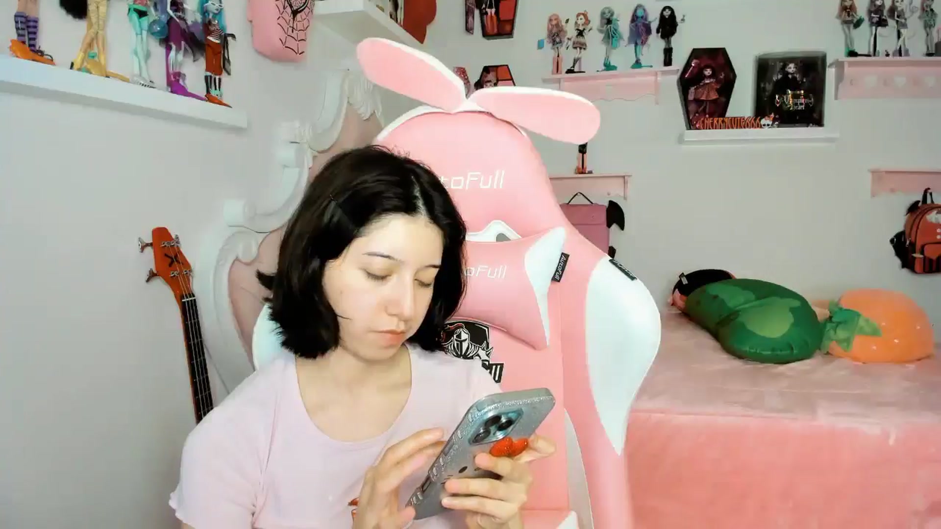 Gallery image thumbnail from Cherrycute666's myfreecams stream on, 12/06/2025, 07:49 image 5 of 20