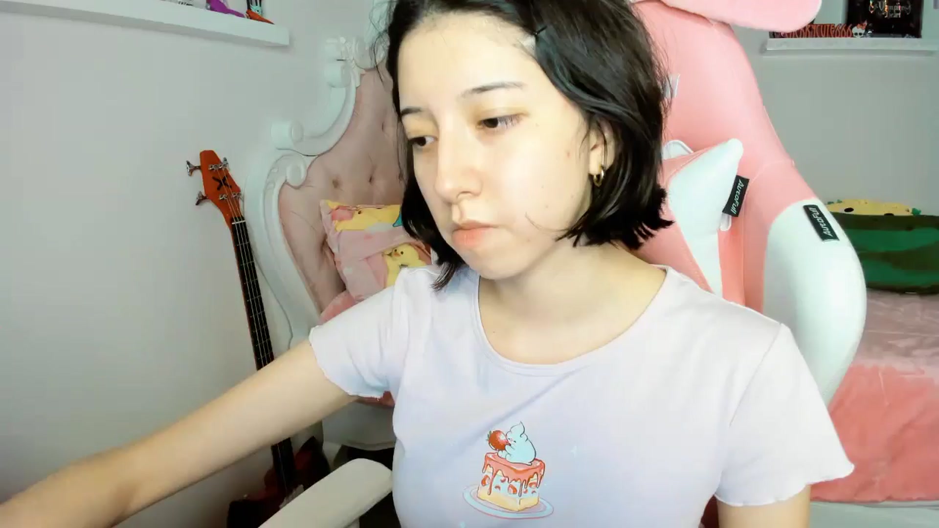 Gallery image thumbnail from Cherrycute666's myfreecams stream on, 12/06/2025, 09:44 image 17 of 20