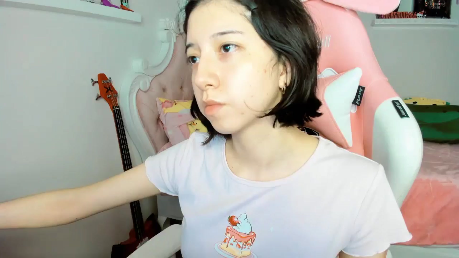 Gallery image thumbnail from Cherrycute666's myfreecams stream on, 12/06/2025, 09:44 image 19 of 20
