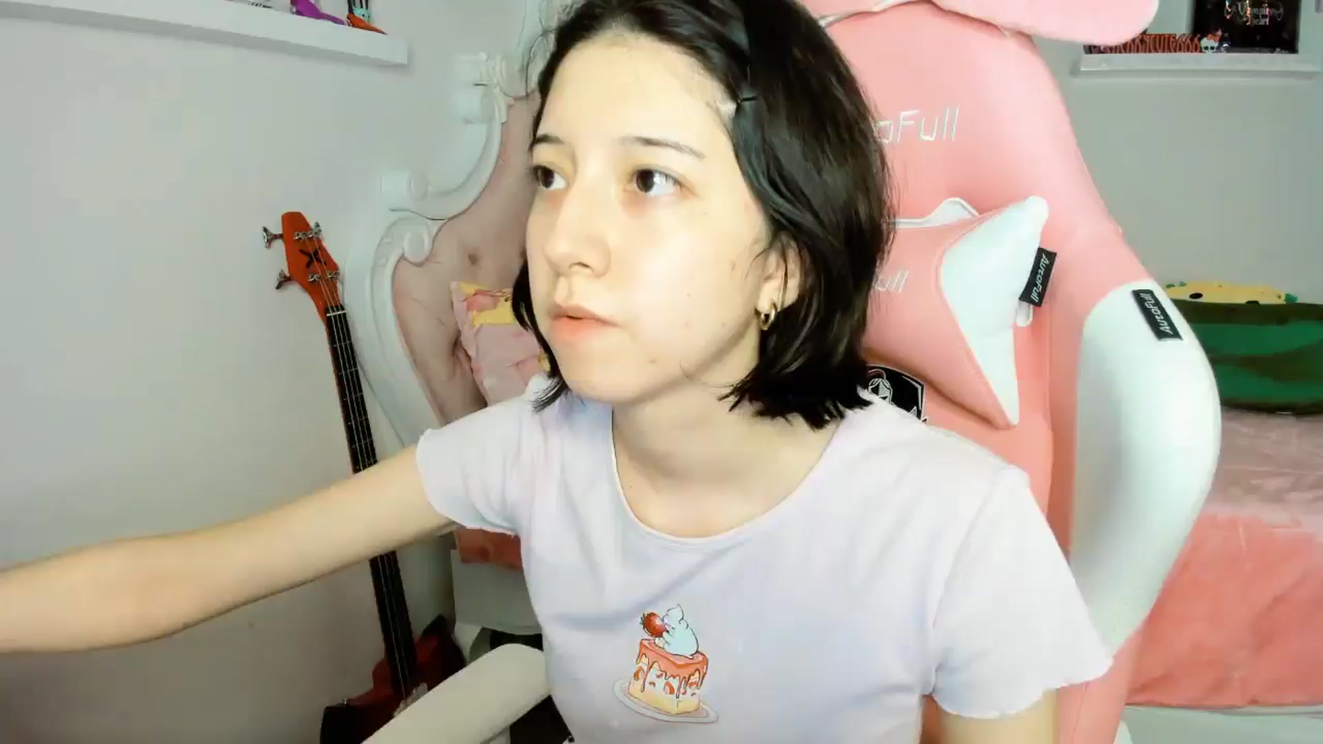 Gallery image thumbnail from Cherrycute666's myfreecams stream on, 12/06/2025, 09:44 image 18 of 20