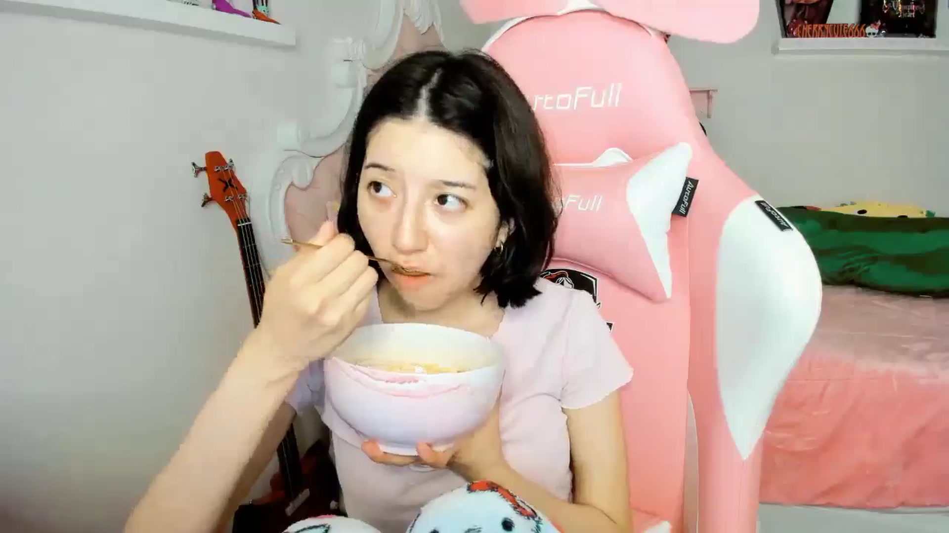Gallery image thumbnail from Cherrycute666's myfreecams stream on, 12/06/2025, 09:44 image 10 of 20