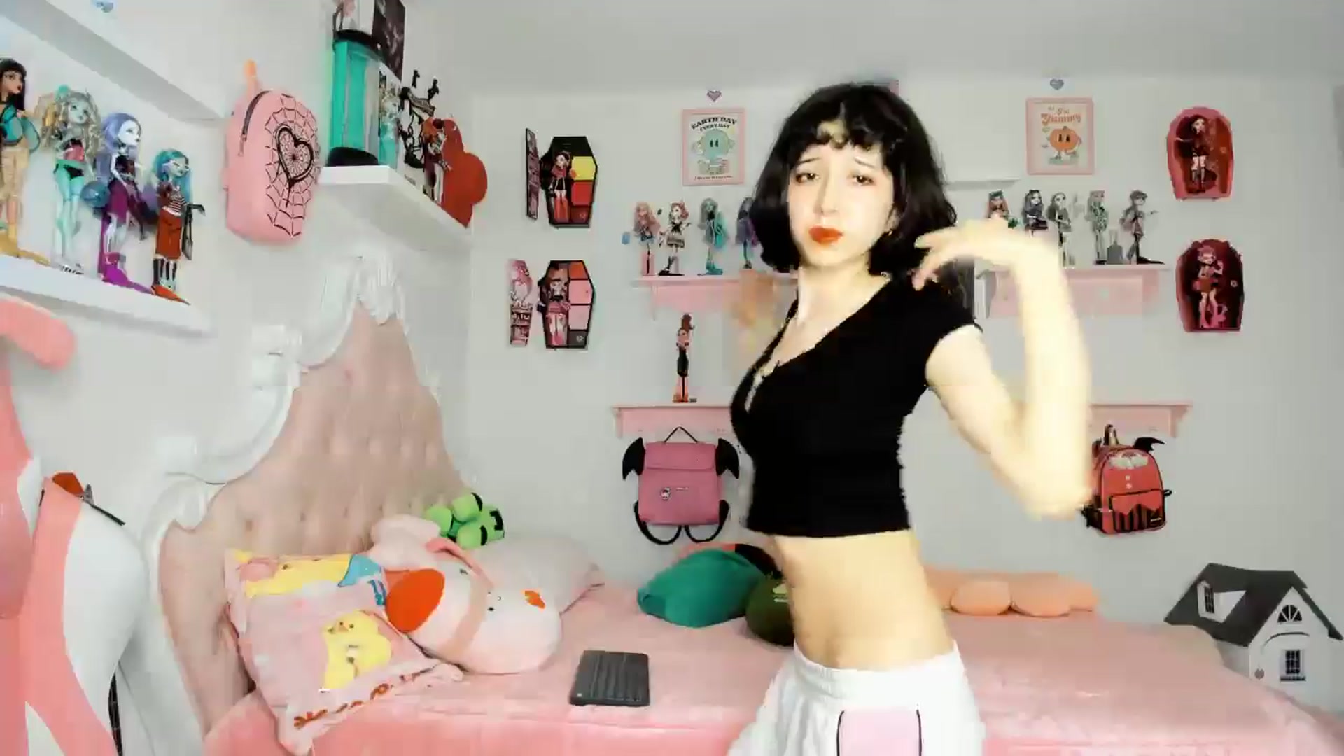 Gallery image thumbnail from Cherrycute666's myfreecams stream on, 12/07/2025, 04:33 image 18 of 20