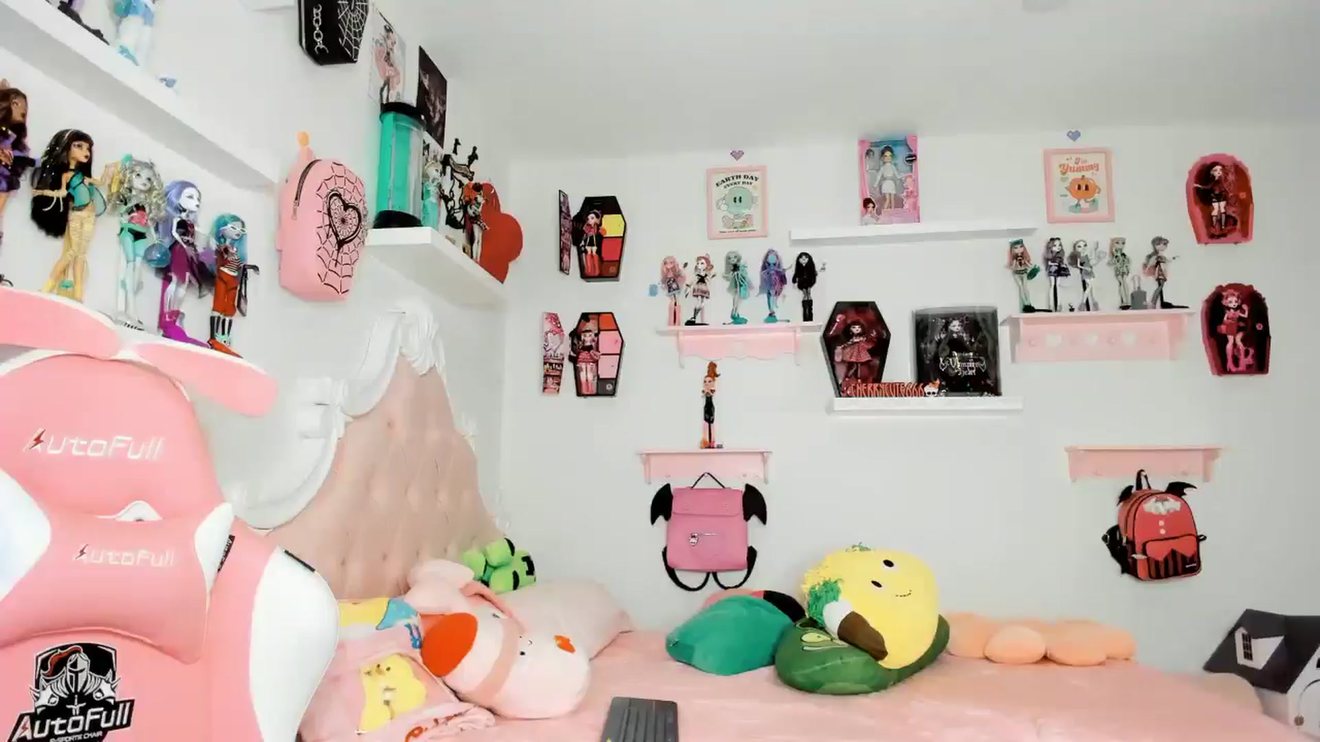 Gallery image thumbnail from Cherrycute666's myfreecams stream on, 12/07/2025, 04:33 image 12 of 20