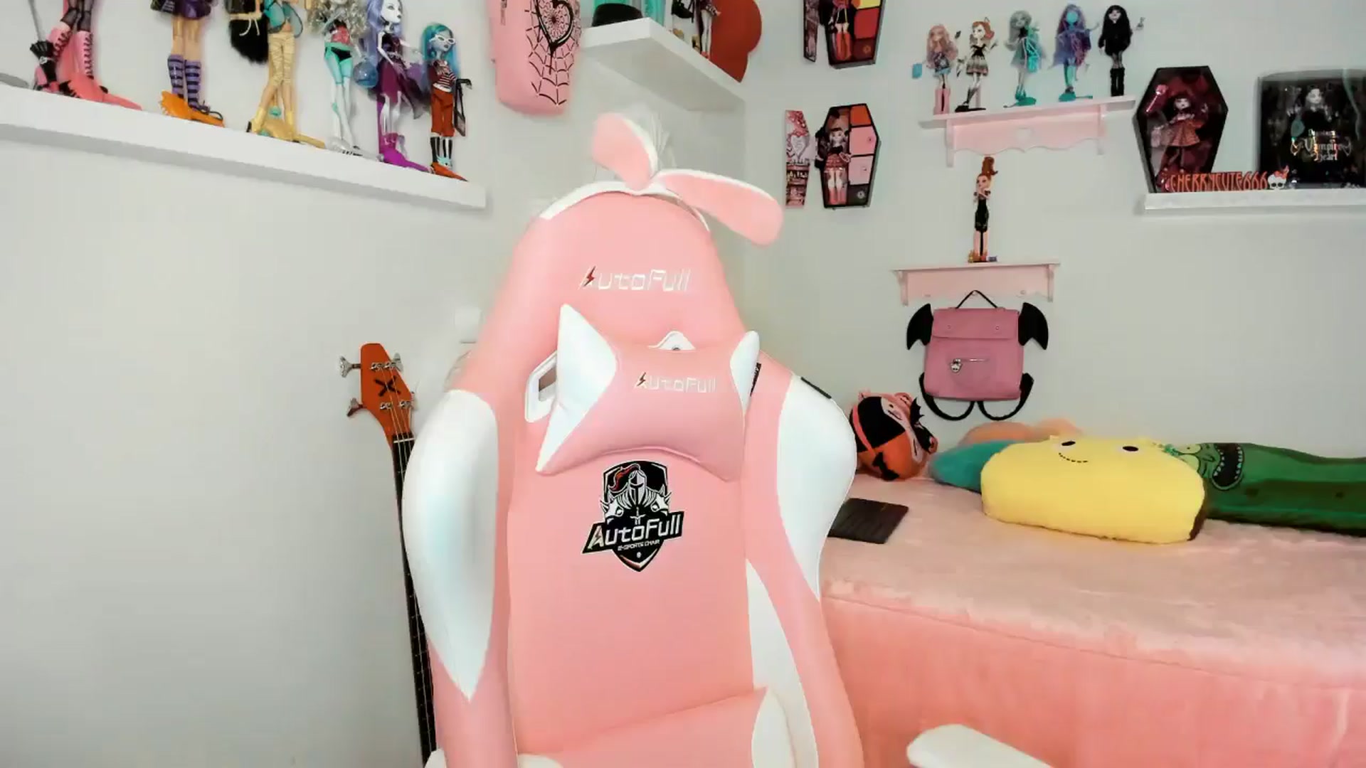 Gallery image thumbnail from Cherrycute666's myfreecams stream on, 12/07/2025, 08:30 image 17 of 20