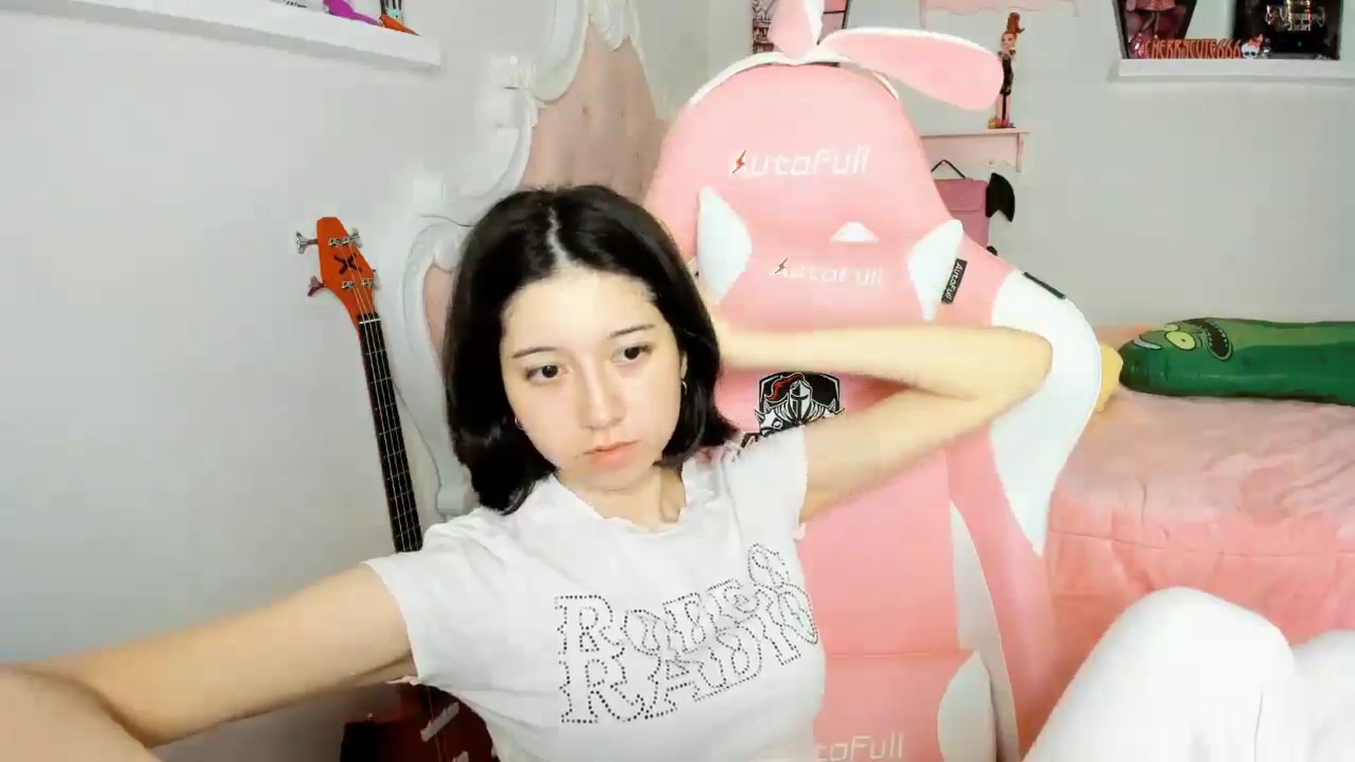 Gallery image thumbnail from Cherrycute666's myfreecams stream on, 12/08/2025, 24:36 image 5 of 20