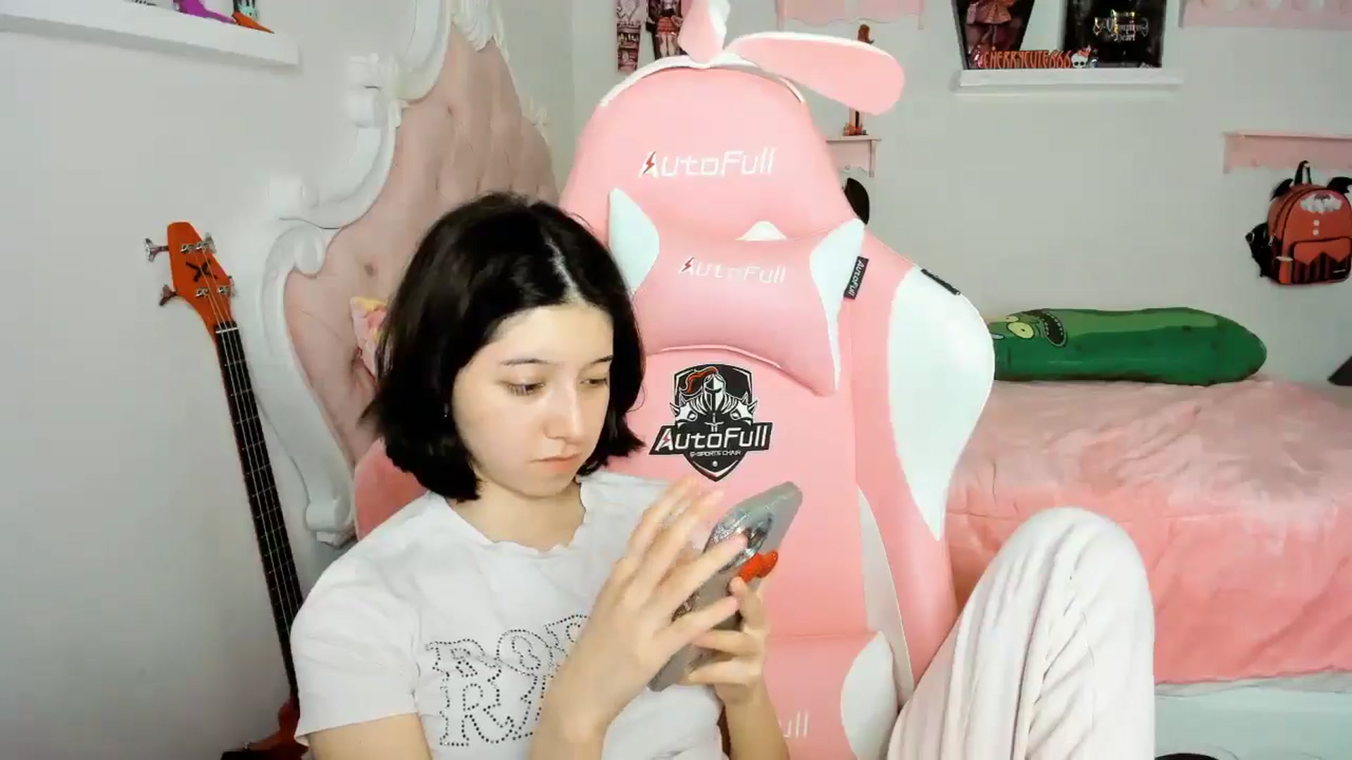 Gallery image thumbnail from Cherrycute666's myfreecams stream on, 12/08/2025, 24:36 image 18 of 20