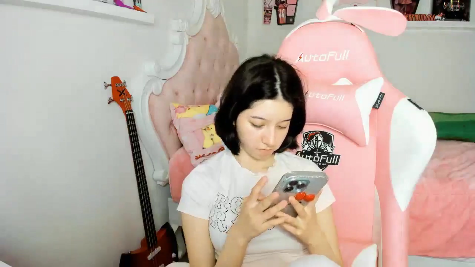 Gallery image thumbnail from Cherrycute666's myfreecams stream on, 12/08/2025, 24:36 image 4 of 20