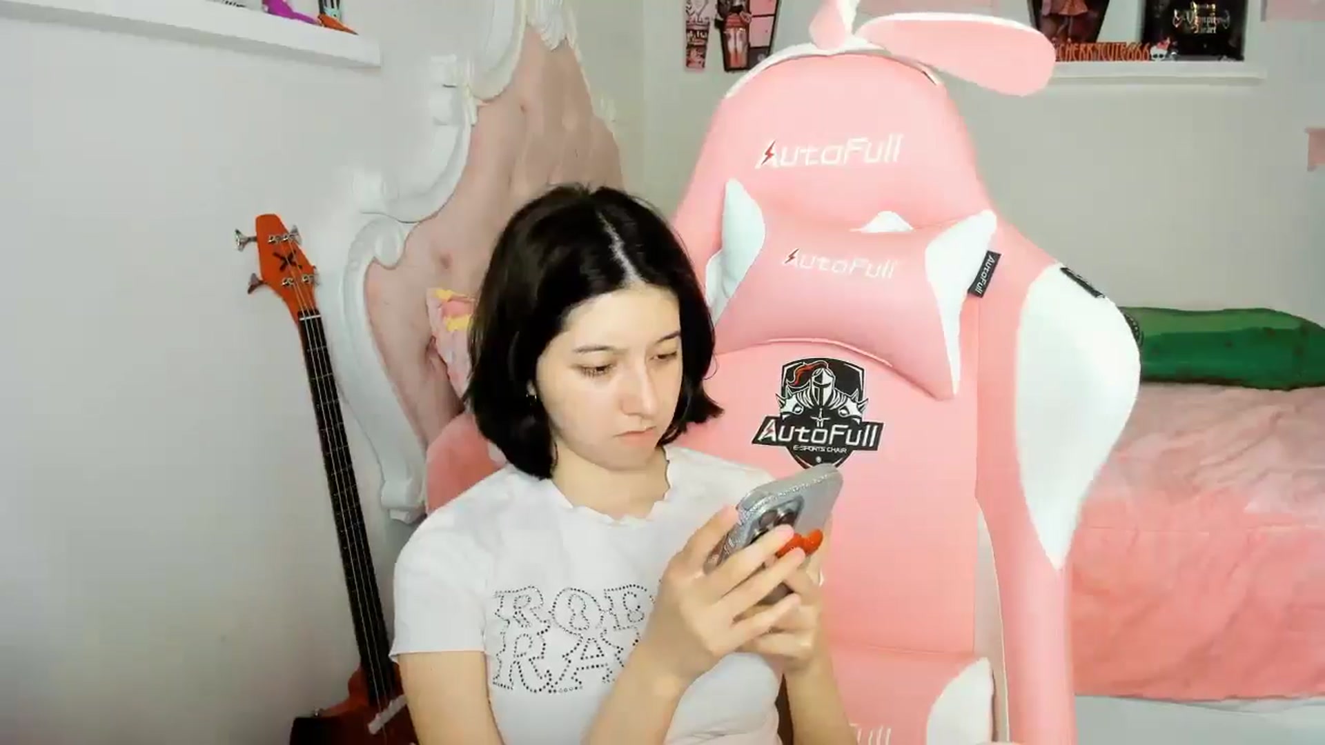 Gallery image thumbnail from Cherrycute666's myfreecams stream on, 12/08/2025, 24:36 image 17 of 20