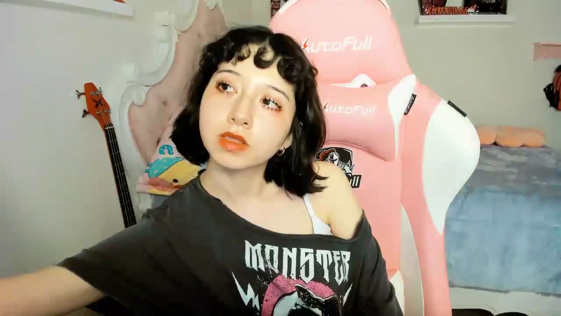 Gallery image thumbnail from Cherrycute666's myfreecams stream on, 12/13/2025, 07:31 image 14 of 20