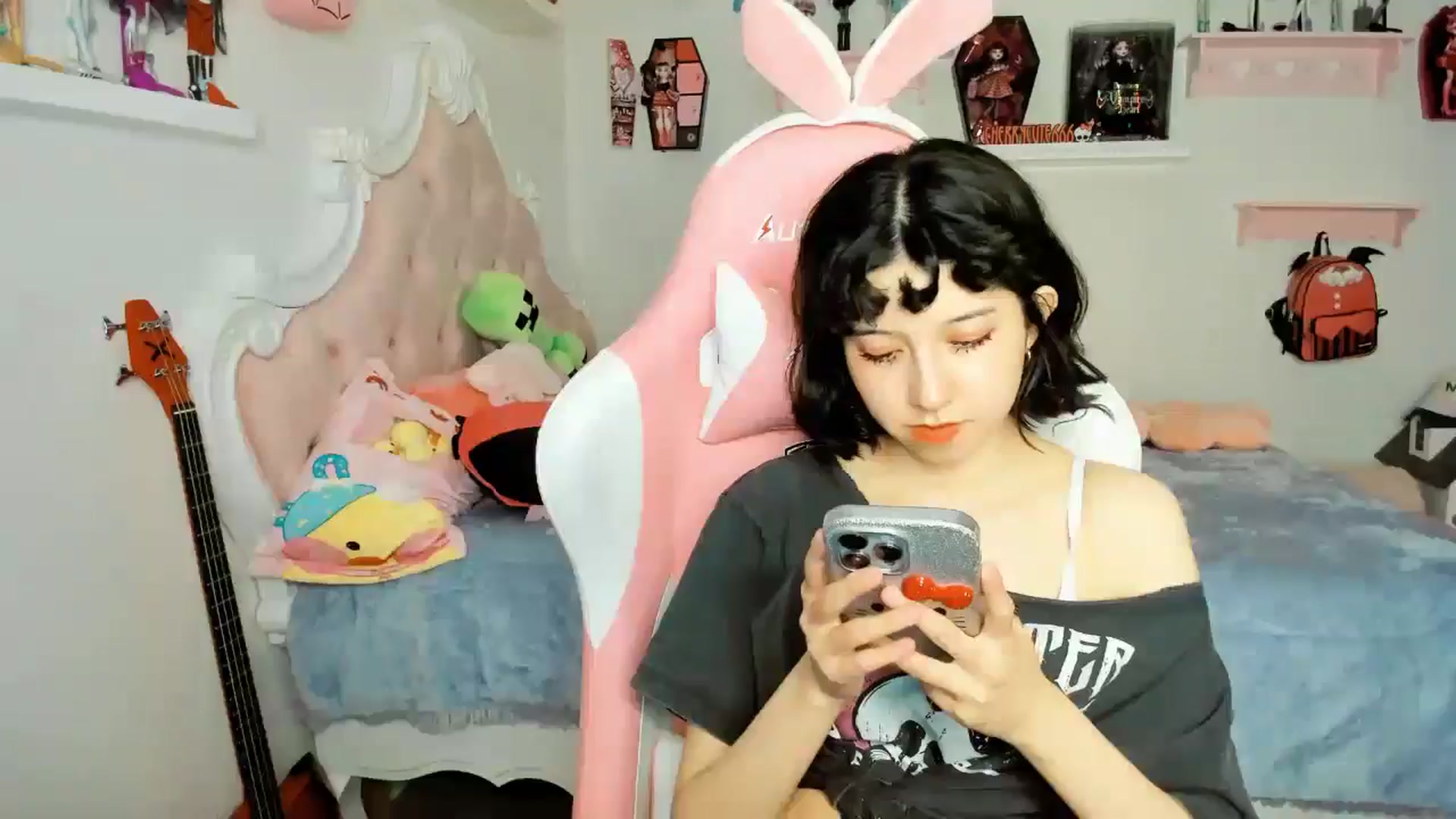 Gallery image thumbnail from Cherrycute666's myfreecams stream on, 12/13/2025, 07:31 image 6 of 20