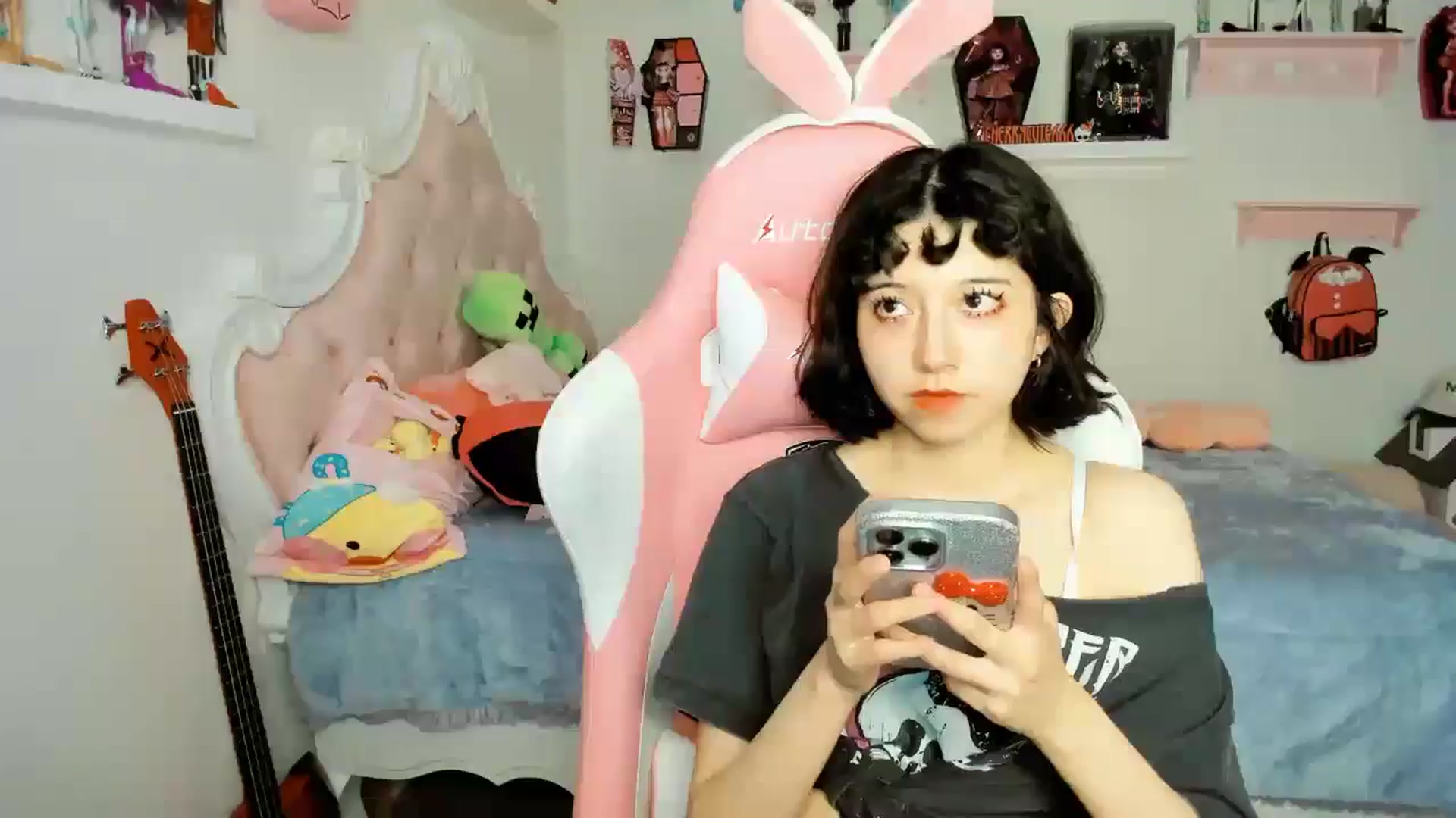 Gallery image thumbnail from Cherrycute666's myfreecams stream on, 12/13/2025, 07:31 image 7 of 20
