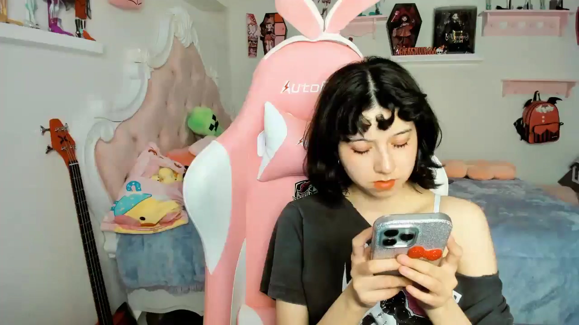 Gallery image thumbnail from Cherrycute666's myfreecams stream on, 12/13/2025, 07:31 image 12 of 20