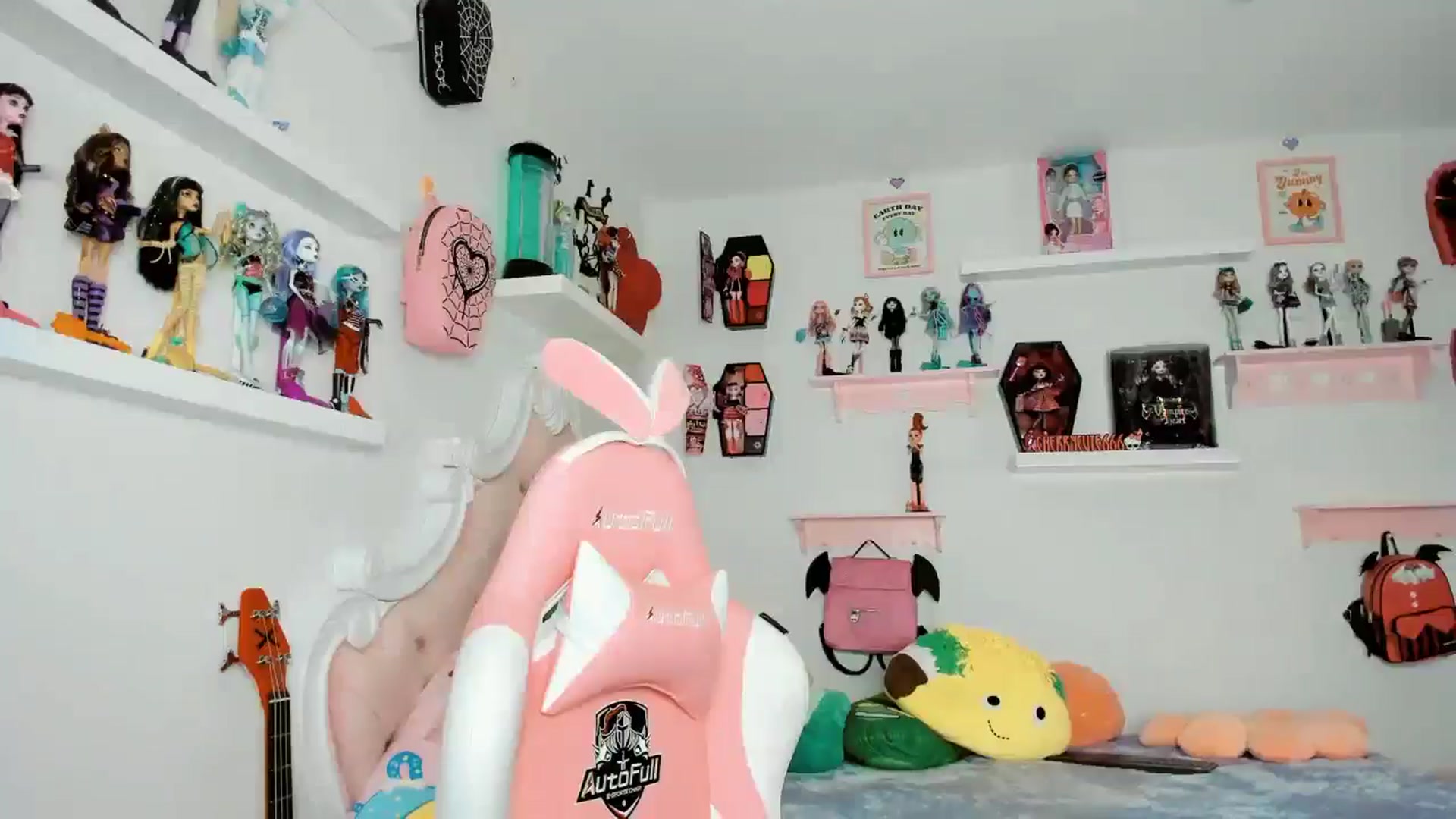 Gallery image thumbnail from Cherrycute666's myfreecams stream on, 12/14/2025, 05:04 image 14 of 20