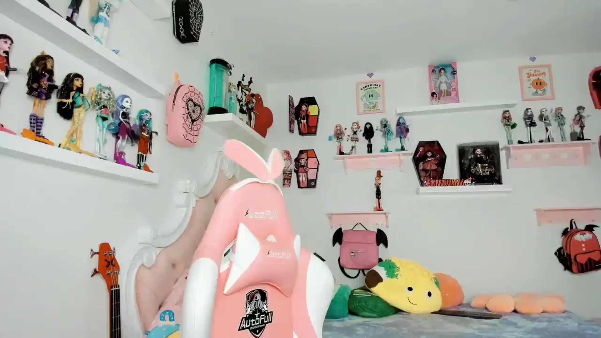 Gallery image thumbnail from Cherrycute666's myfreecams stream on, 12/14/2025, 05:04 image 12 of 20
