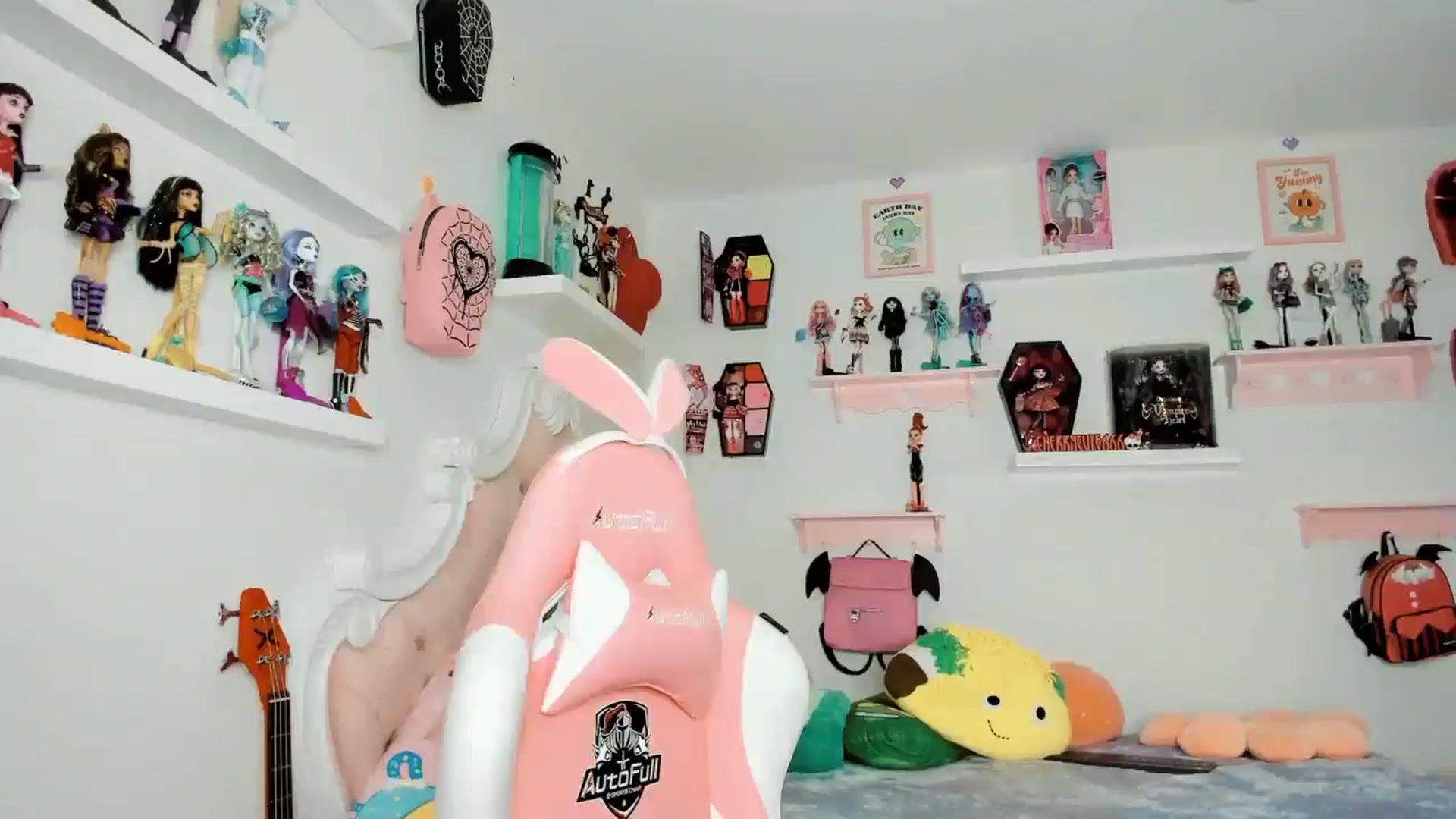 Gallery image thumbnail from Cherrycute666's myfreecams stream on, 12/14/2025, 05:04 image 13 of 20