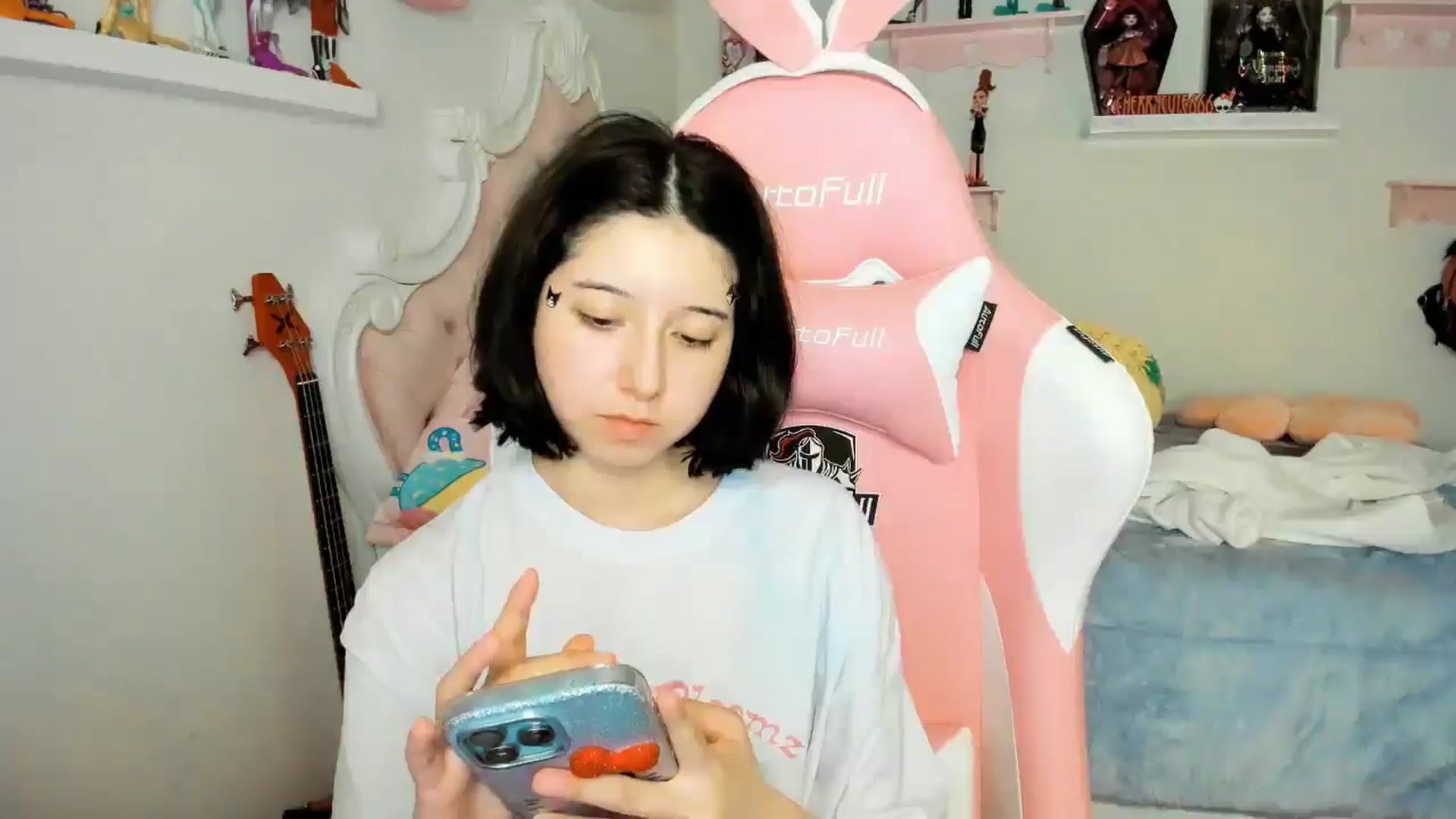 Gallery image thumbnail from Cherrycute666's myfreecams stream on, 12/15/2025, 06:08 image 15 of 20