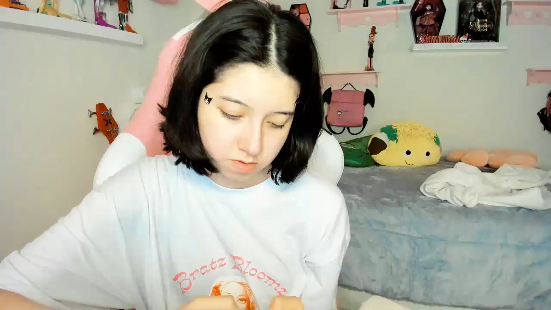 Gallery image thumbnail from Cherrycute666's myfreecams stream on, 12/15/2025, 06:08 image 16 of 20