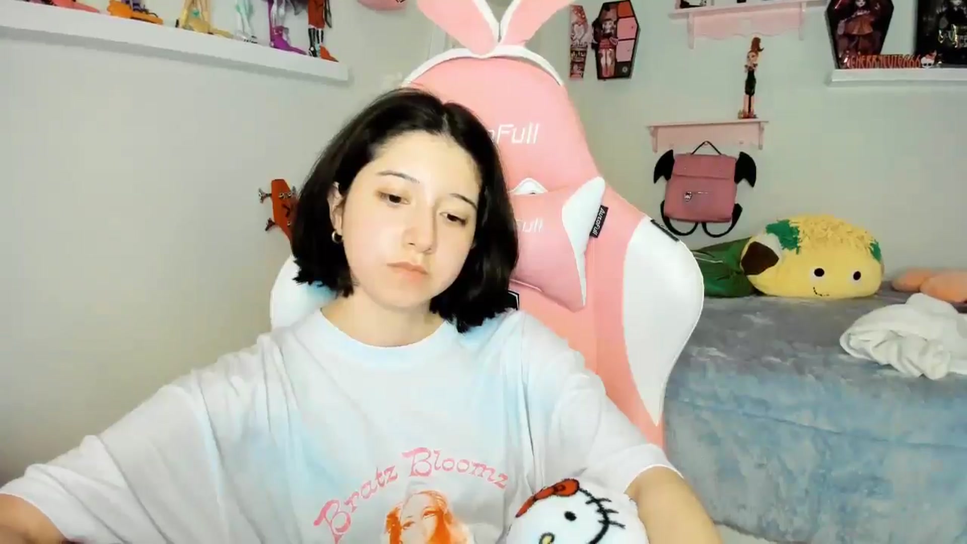 Gallery image thumbnail from Cherrycute666's myfreecams stream on, 12/15/2025, 06:08 image 18 of 20