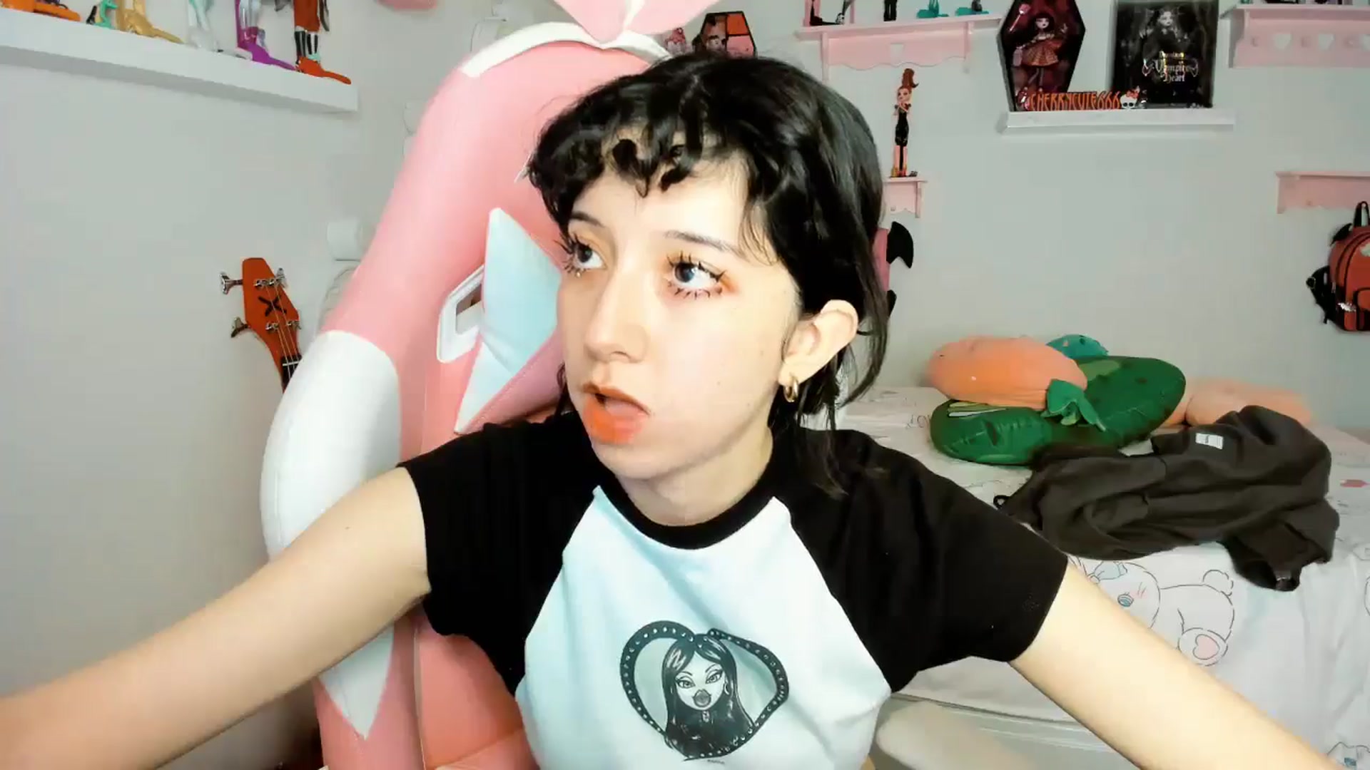 Gallery image thumbnail from Cherrycute666's myfreecams stream on, 12/20/2025, 07:32 image 19 of 20