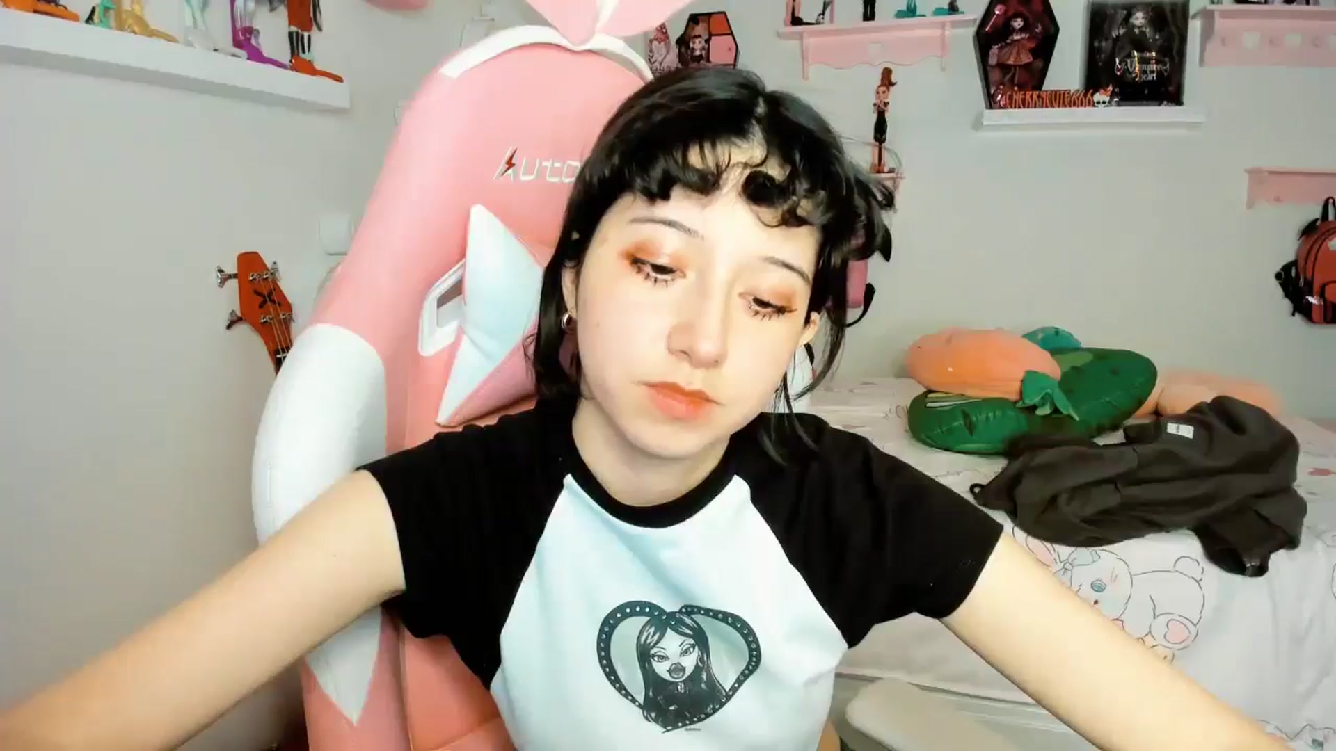 Gallery image thumbnail from Cherrycute666's myfreecams stream on, 12/20/2025, 07:32 image 18 of 20