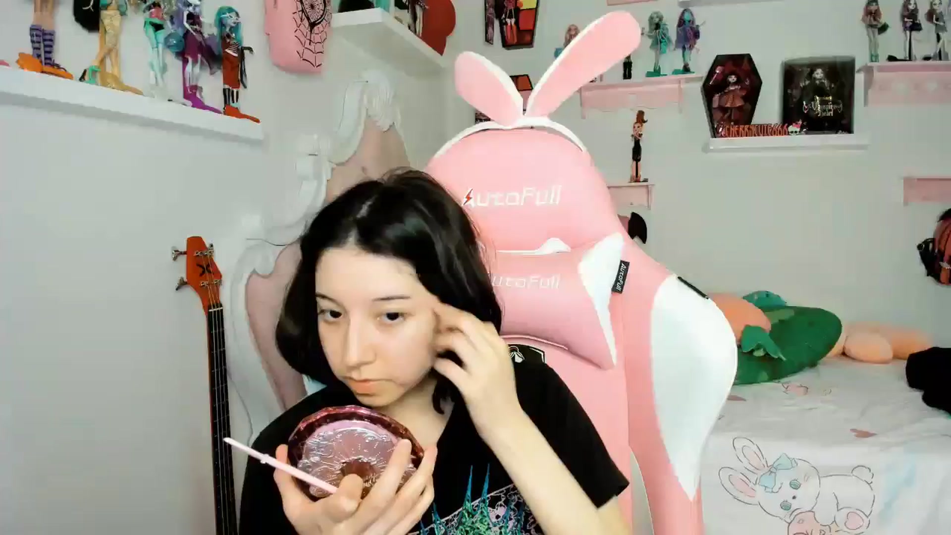 Gallery image thumbnail from Cherrycute666's myfreecams stream on, 12/21/2025, 05:27 image 2 of 20