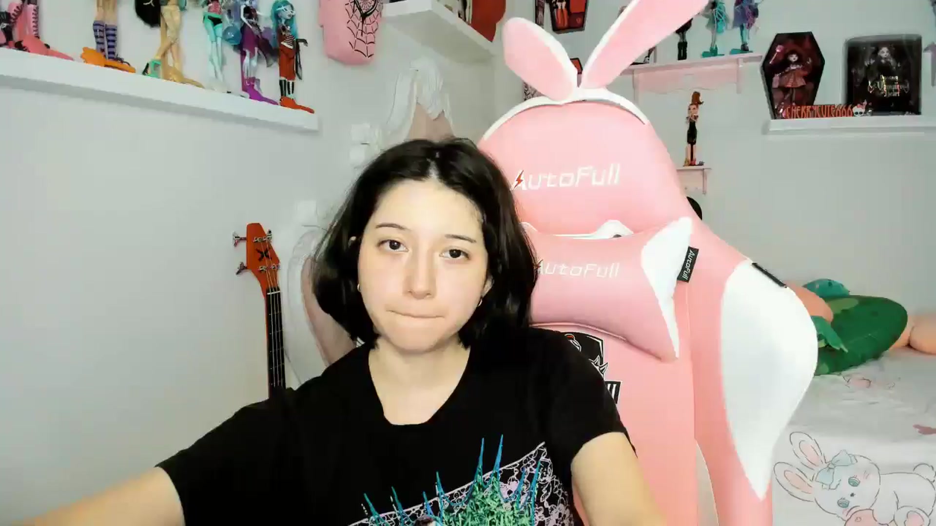 Gallery image thumbnail from Cherrycute666's myfreecams stream on, 12/21/2025, 05:27 image 12 of 20