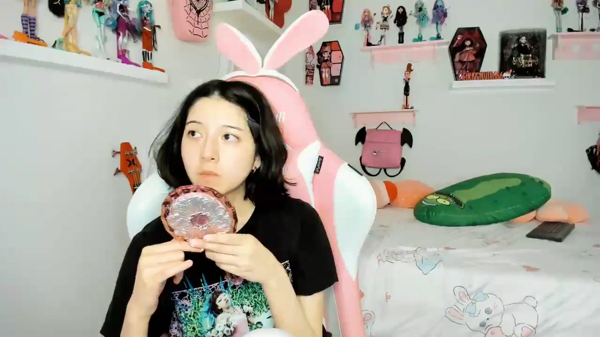 Gallery image thumbnail from Cherrycute666's myfreecams stream on, 12/21/2025, 07:59 image 4 of 20