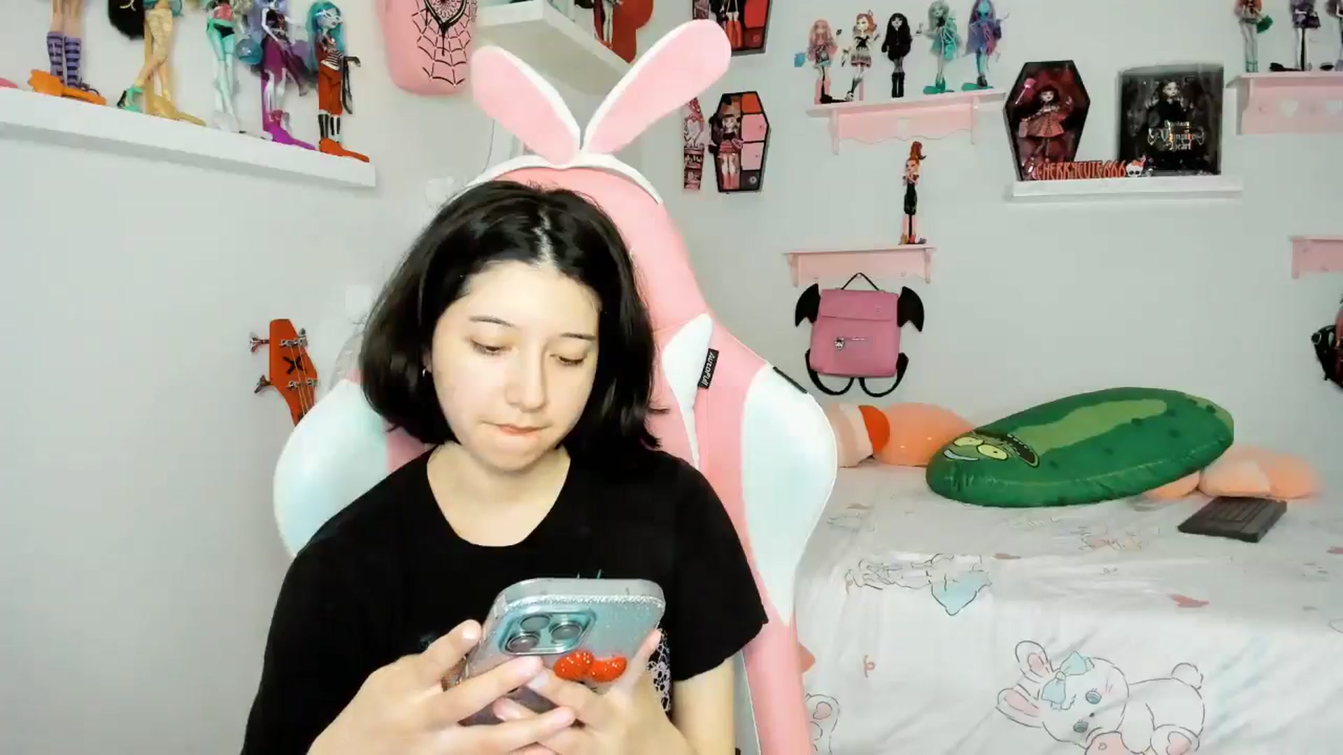Gallery image thumbnail from Cherrycute666's myfreecams stream on, 12/21/2025, 07:59 image 10 of 20