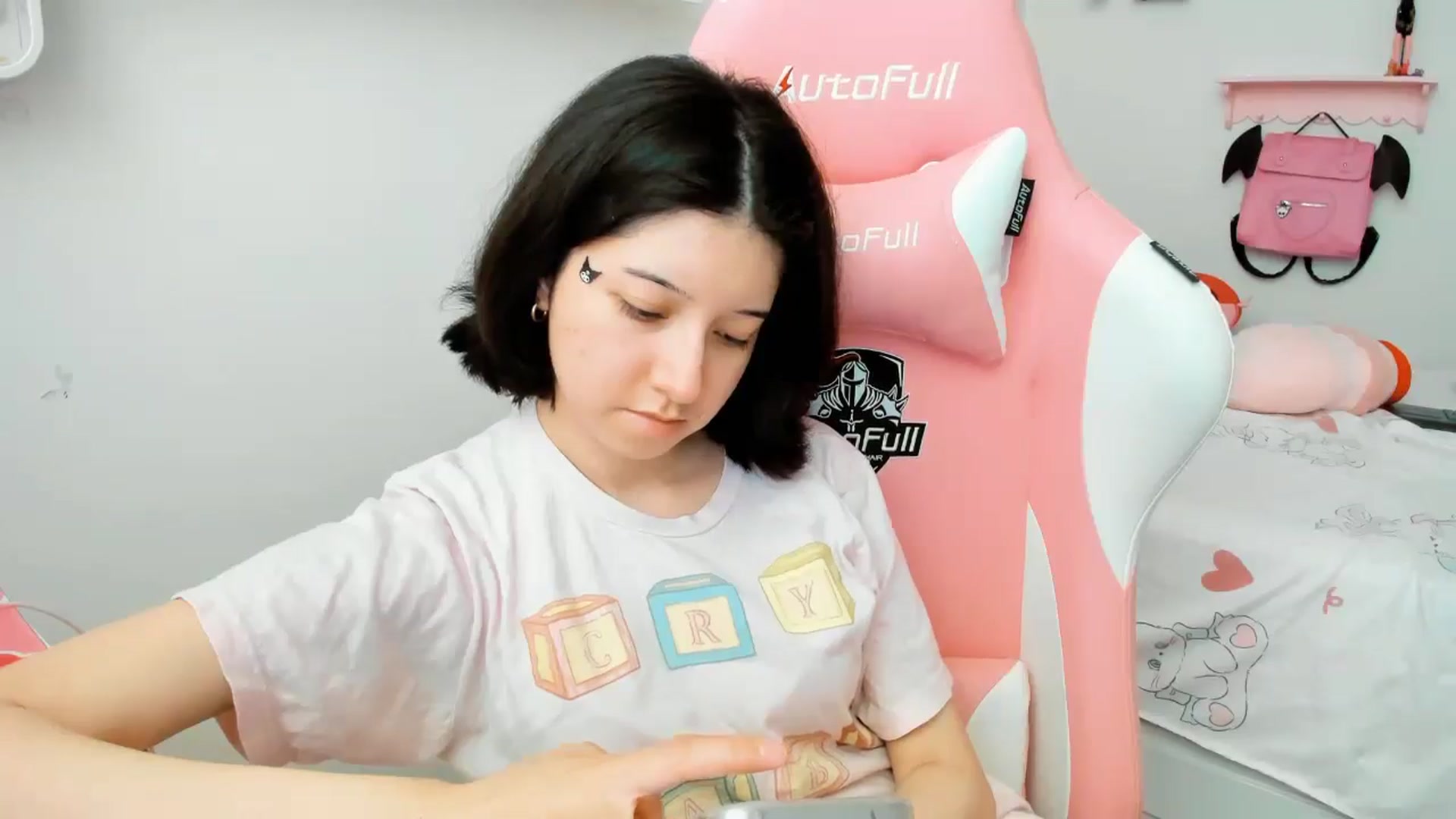 Gallery image thumbnail from Cherrycute666's myfreecams stream on, 12/21/2025, 22:40 image 15 of 20