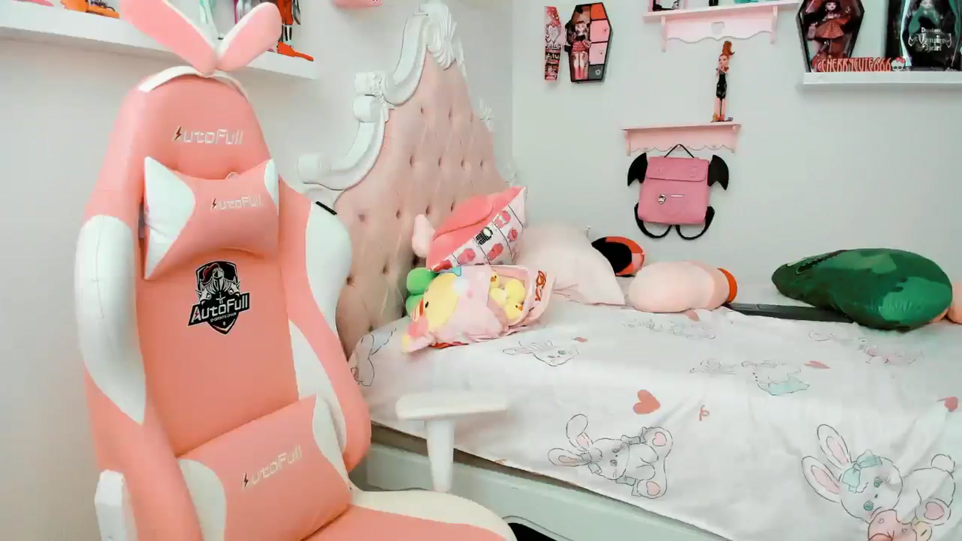 Gallery image thumbnail from Cherrycute666's myfreecams stream on, 12/21/2025, 22:40 image 5 of 20