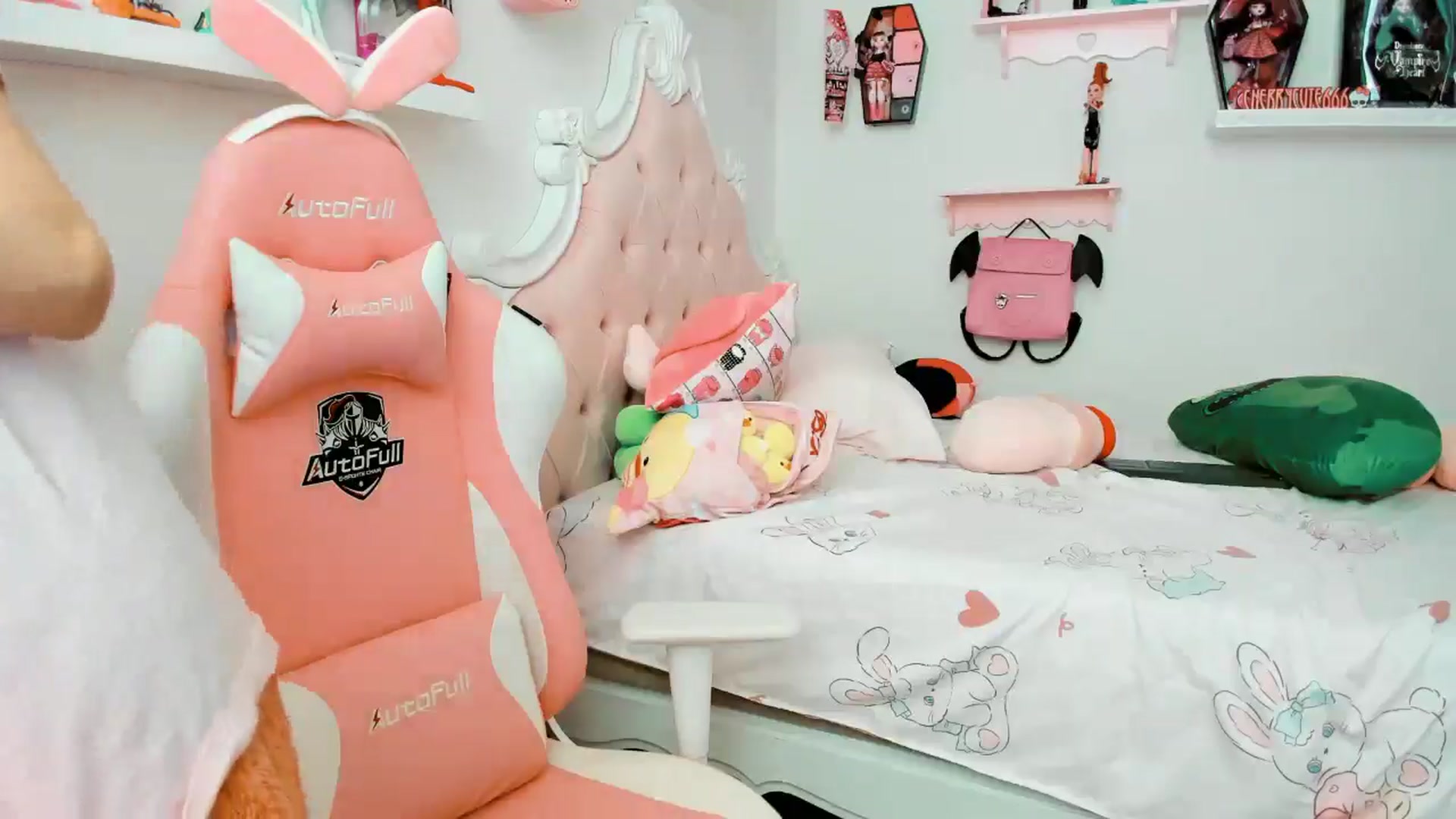 Gallery image thumbnail from Cherrycute666's myfreecams stream on, 12/21/2025, 22:40 image 2 of 20