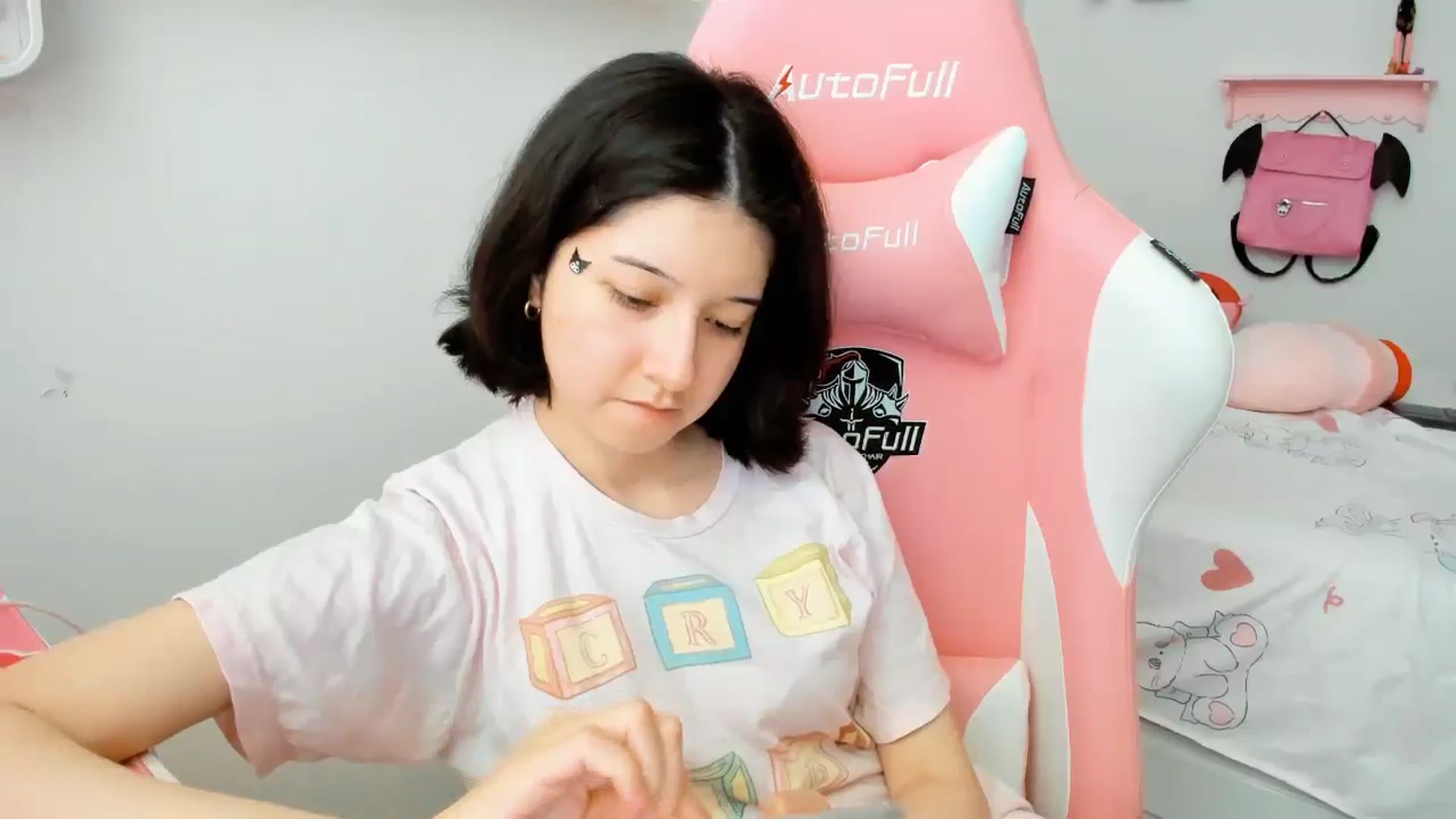 Gallery image thumbnail from Cherrycute666's myfreecams stream on, 12/21/2025, 22:40 image 16 of 20