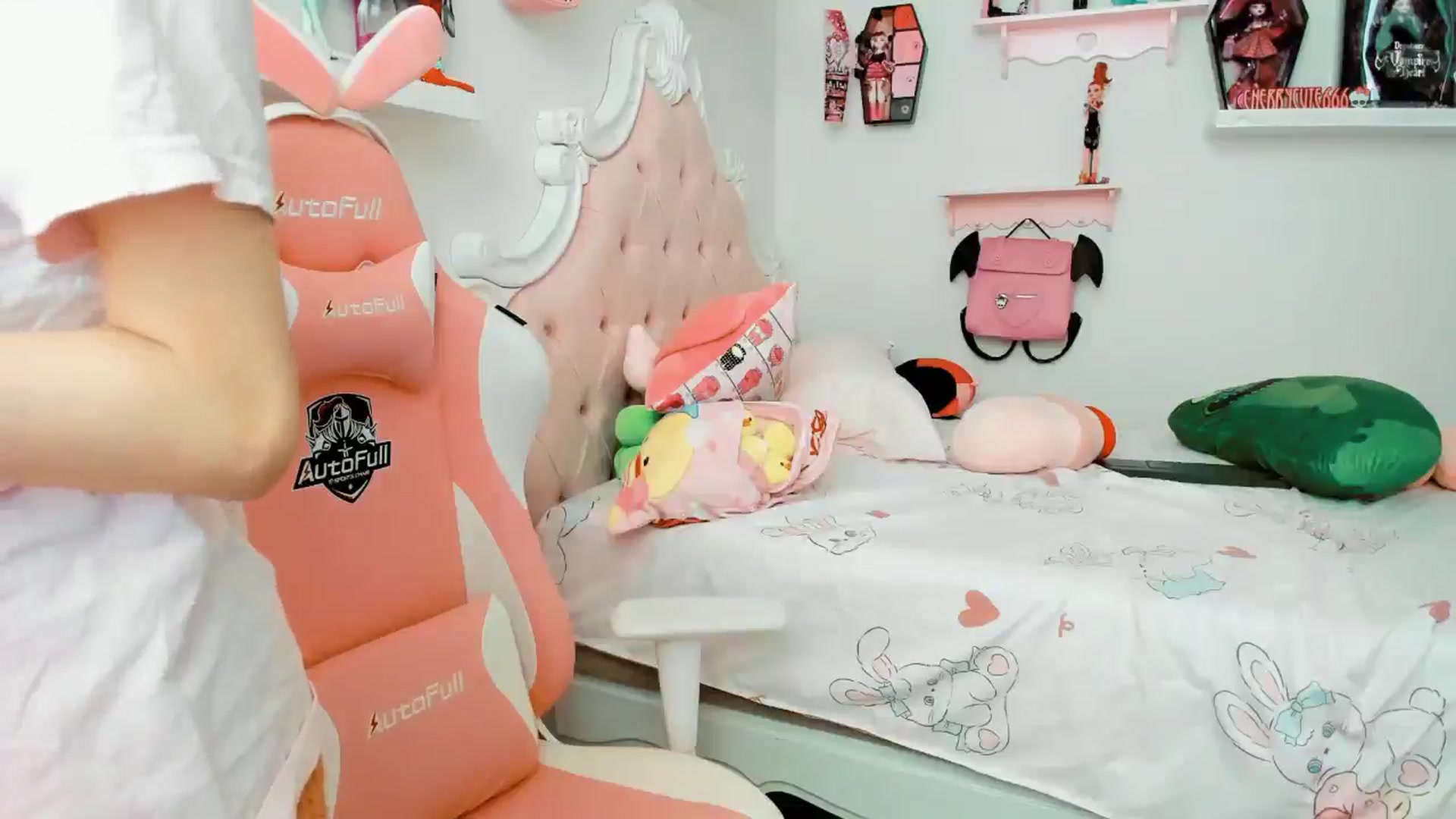 Gallery image thumbnail from Cherrycute666's myfreecams stream on, 12/21/2025, 22:40 image 3 of 20