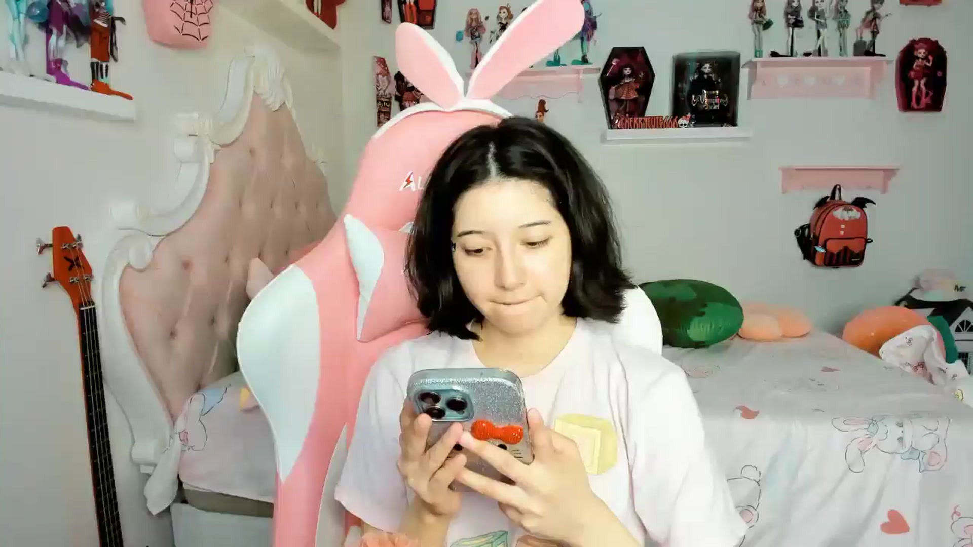 Gallery image thumbnail from Cherrycute666's myfreecams stream on, 12/22/2025, 24:01 image 10 of 20
