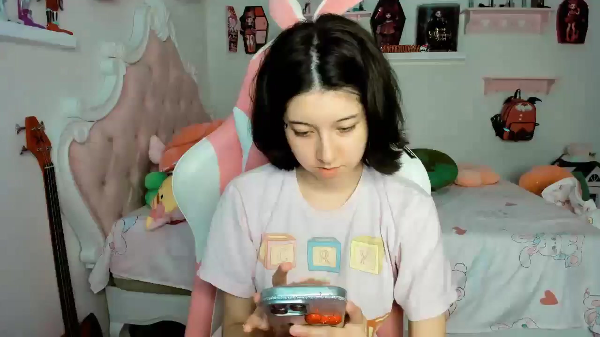 Gallery image thumbnail from Cherrycute666's myfreecams stream on, 12/22/2025, 24:01 image 4 of 20