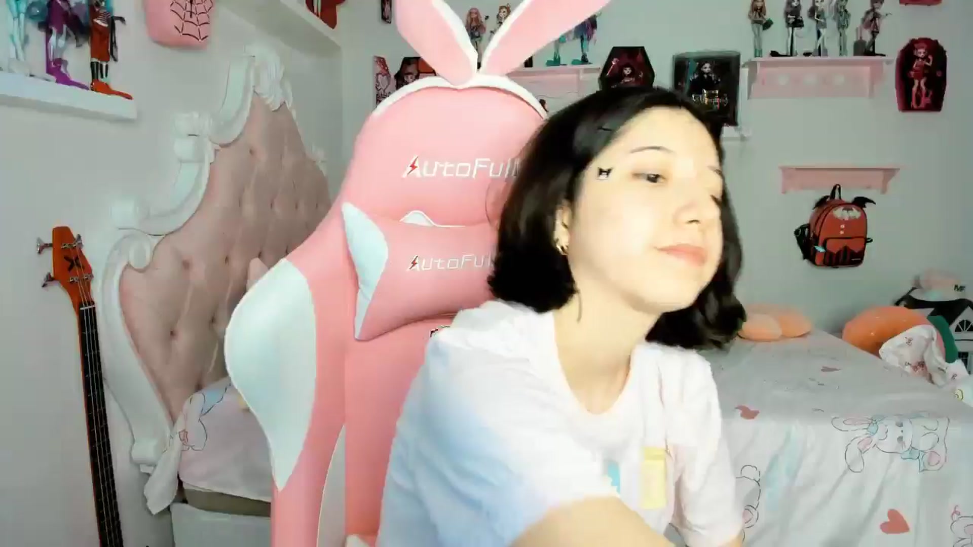 Gallery image thumbnail from Cherrycute666's myfreecams stream on, 12/22/2025, 24:01 image 6 of 20