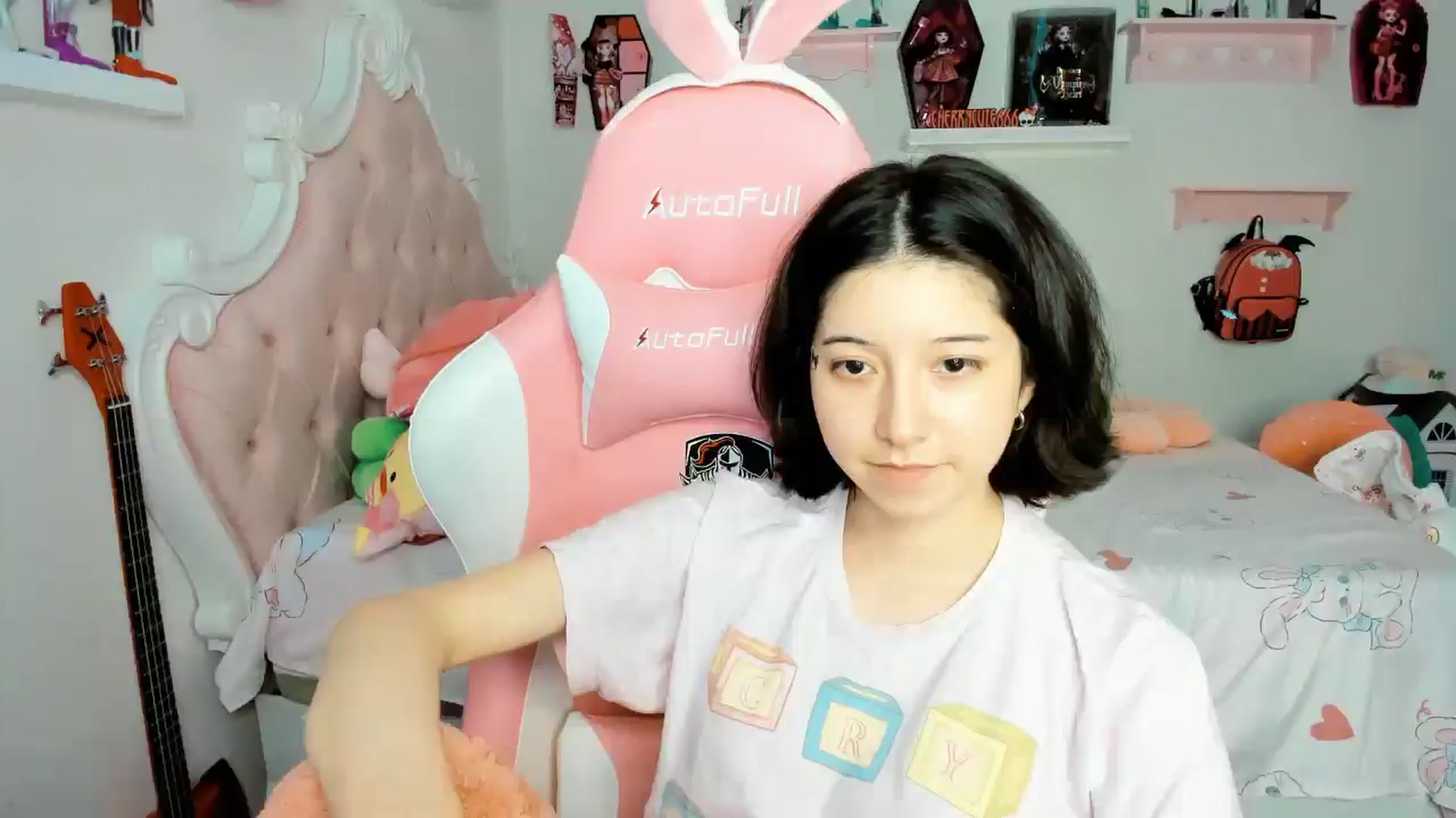 Gallery image thumbnail from Cherrycute666's myfreecams stream on, 12/22/2025, 24:01 image 2 of 20