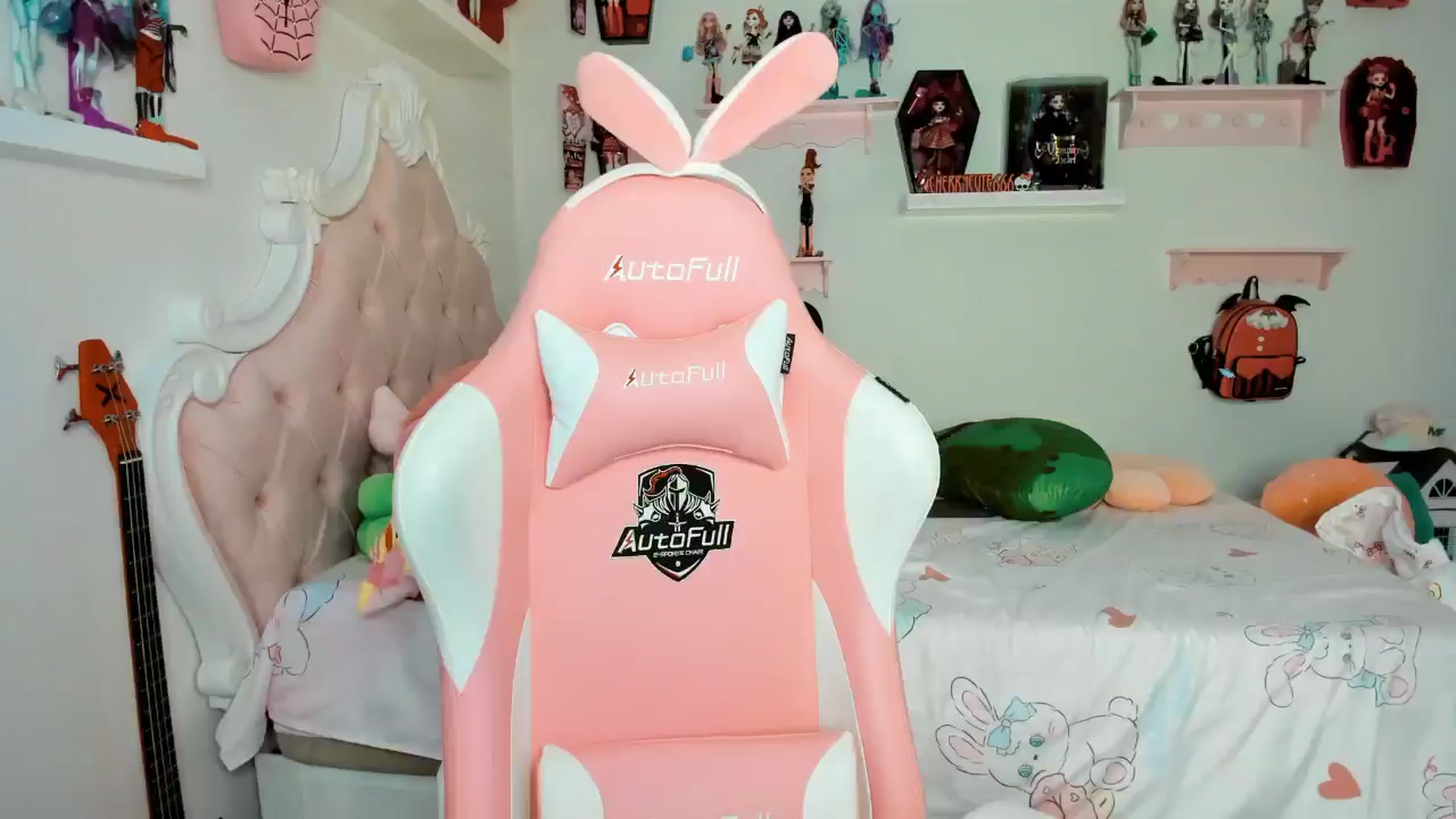 Gallery image thumbnail from Cherrycute666's myfreecams stream on, 12/22/2025, 24:01 image 8 of 20