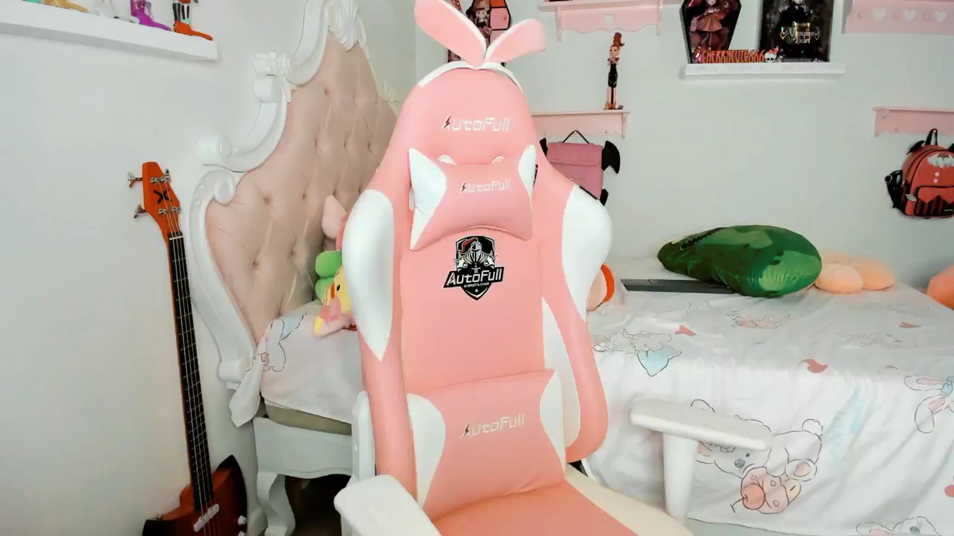 Gallery image thumbnail from Cherrycute666's myfreecams stream on, 12/22/2025, 01:45 image 14 of 20