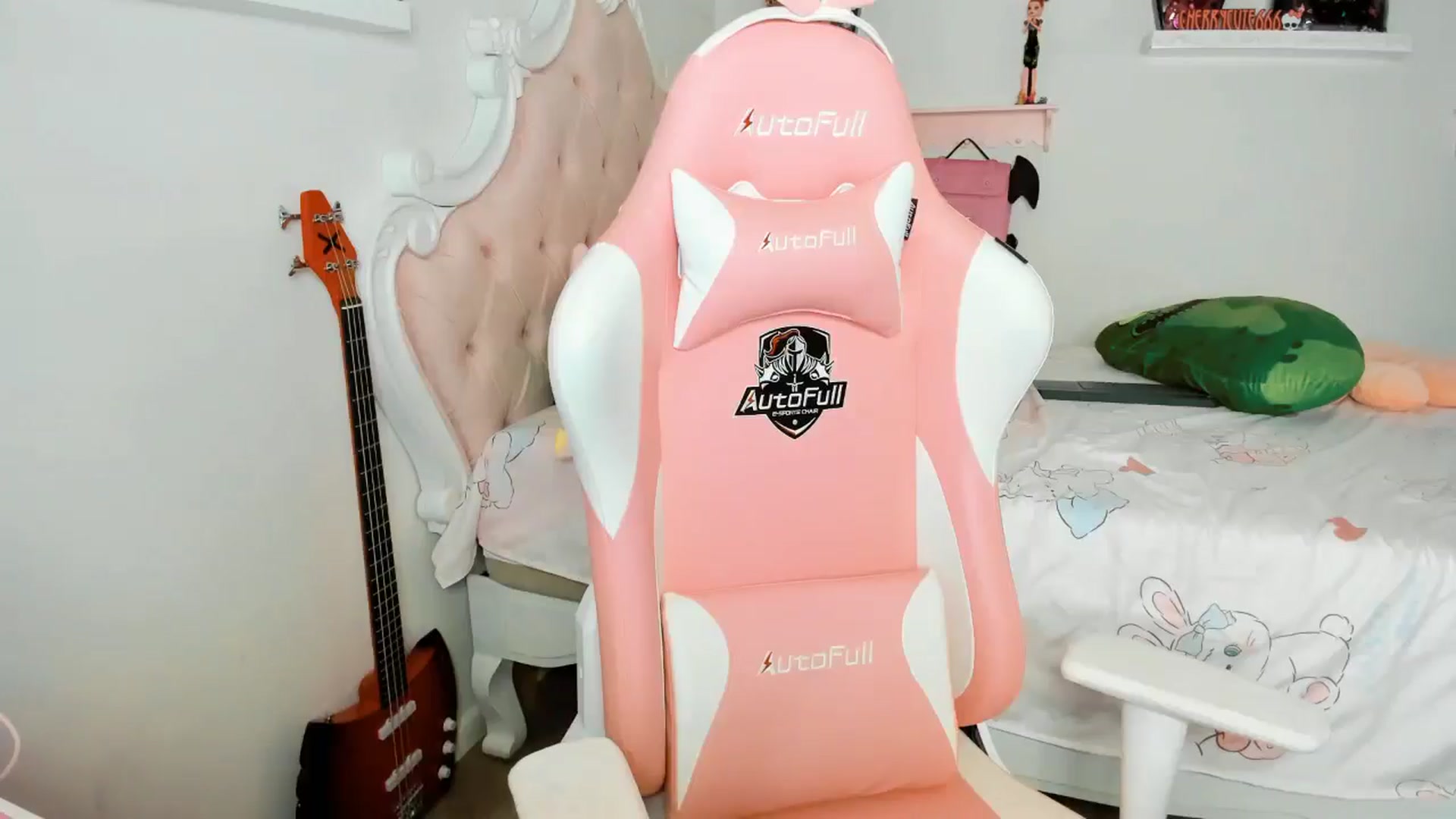 Gallery image thumbnail from Cherrycute666's myfreecams stream on, 12/22/2025, 01:45 image 2 of 20