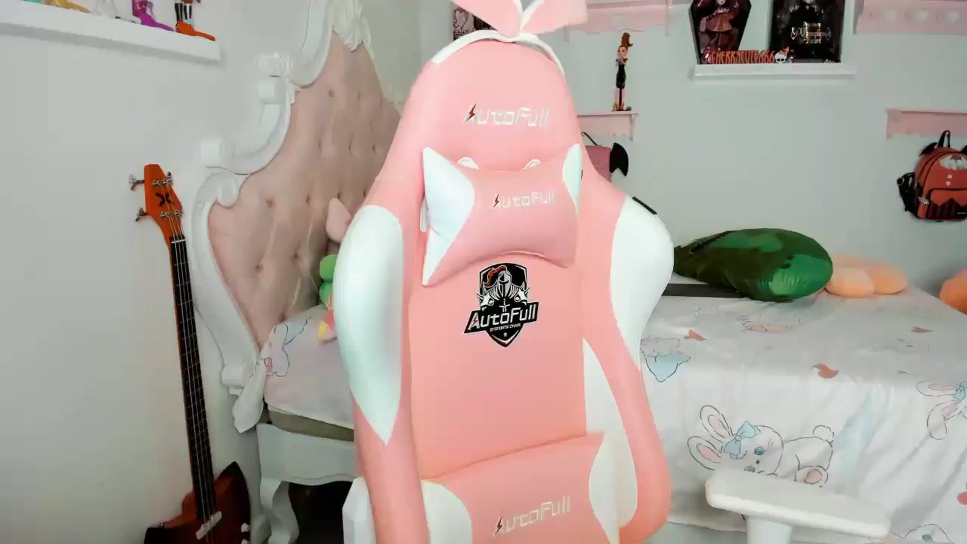 Gallery image thumbnail from Cherrycute666's myfreecams stream on, 12/22/2025, 01:45 image 13 of 20