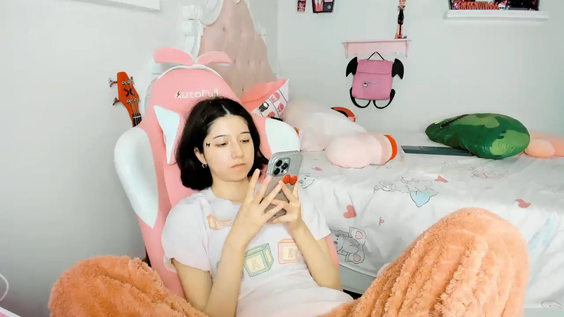 Gallery image thumbnail from Cherrycute666's myfreecams stream on, 12/22/2025, 01:45 image 9 of 20