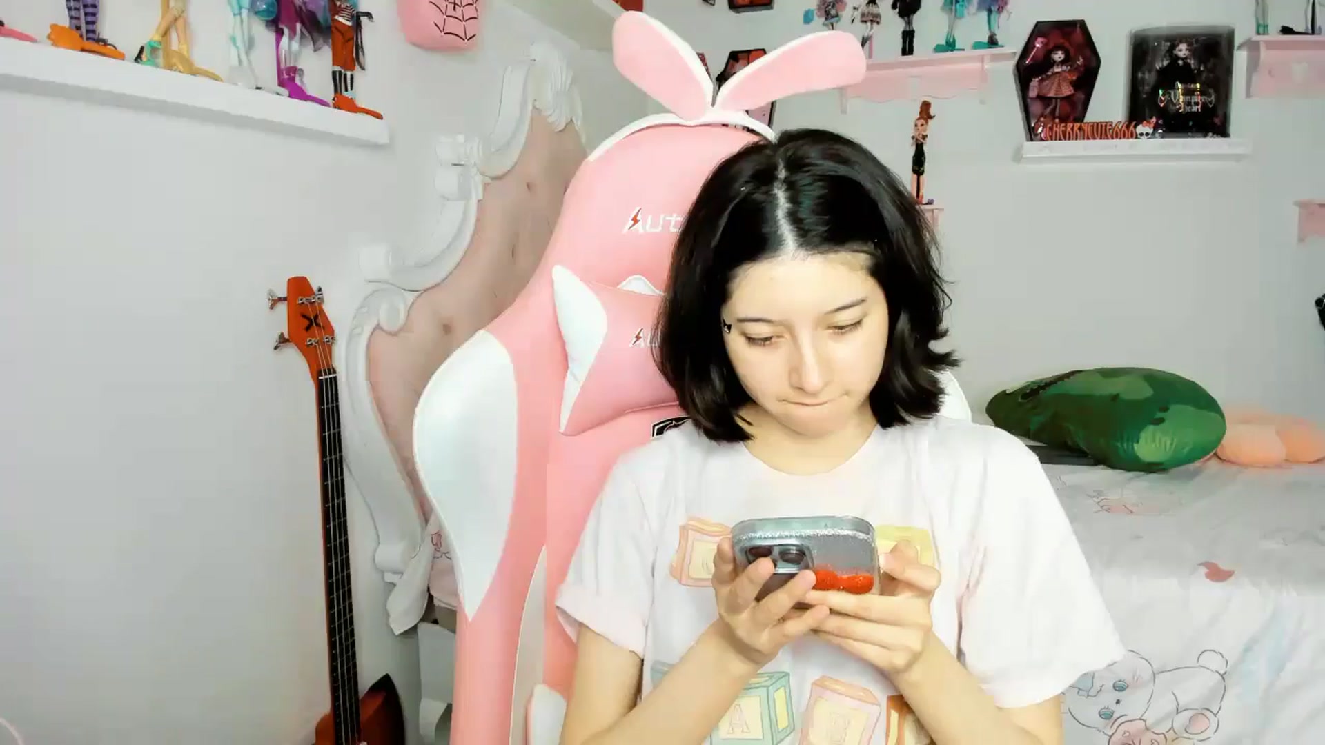 Gallery image thumbnail from Cherrycute666's myfreecams stream on, 12/22/2025, 01:45 image 6 of 20