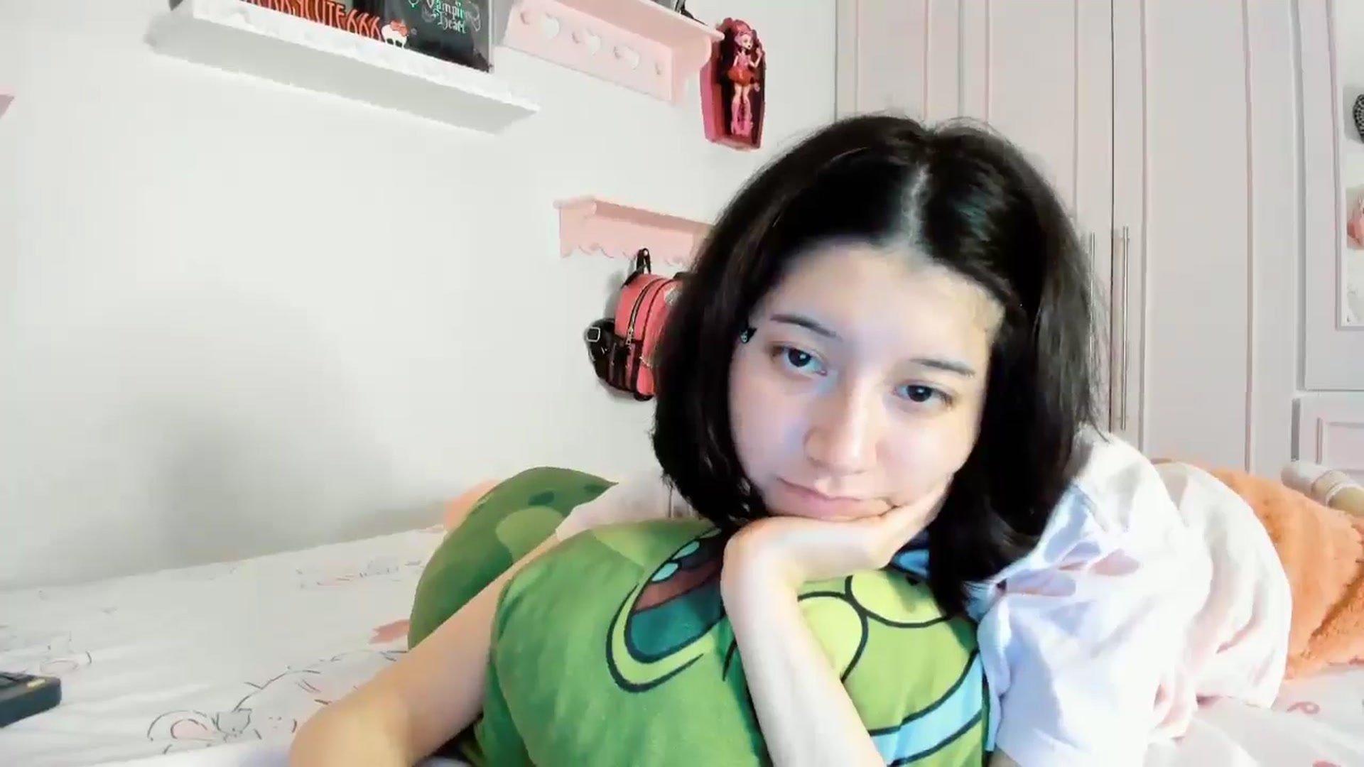 Gallery image thumbnail from Cherrycute666's myfreecams stream on, 12/22/2025, 02:35 image 18 of 20
