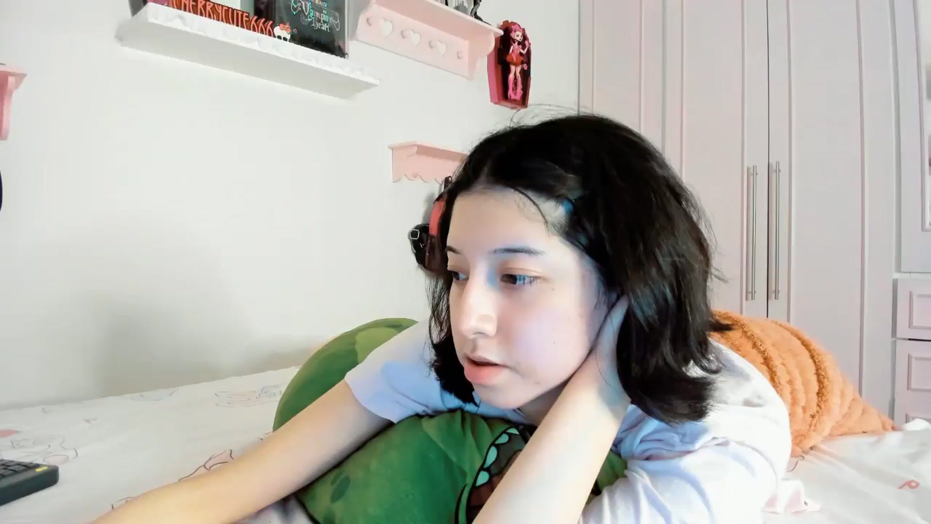 Gallery image thumbnail from Cherrycute666's myfreecams stream on, 12/22/2025, 02:35 image 9 of 20
