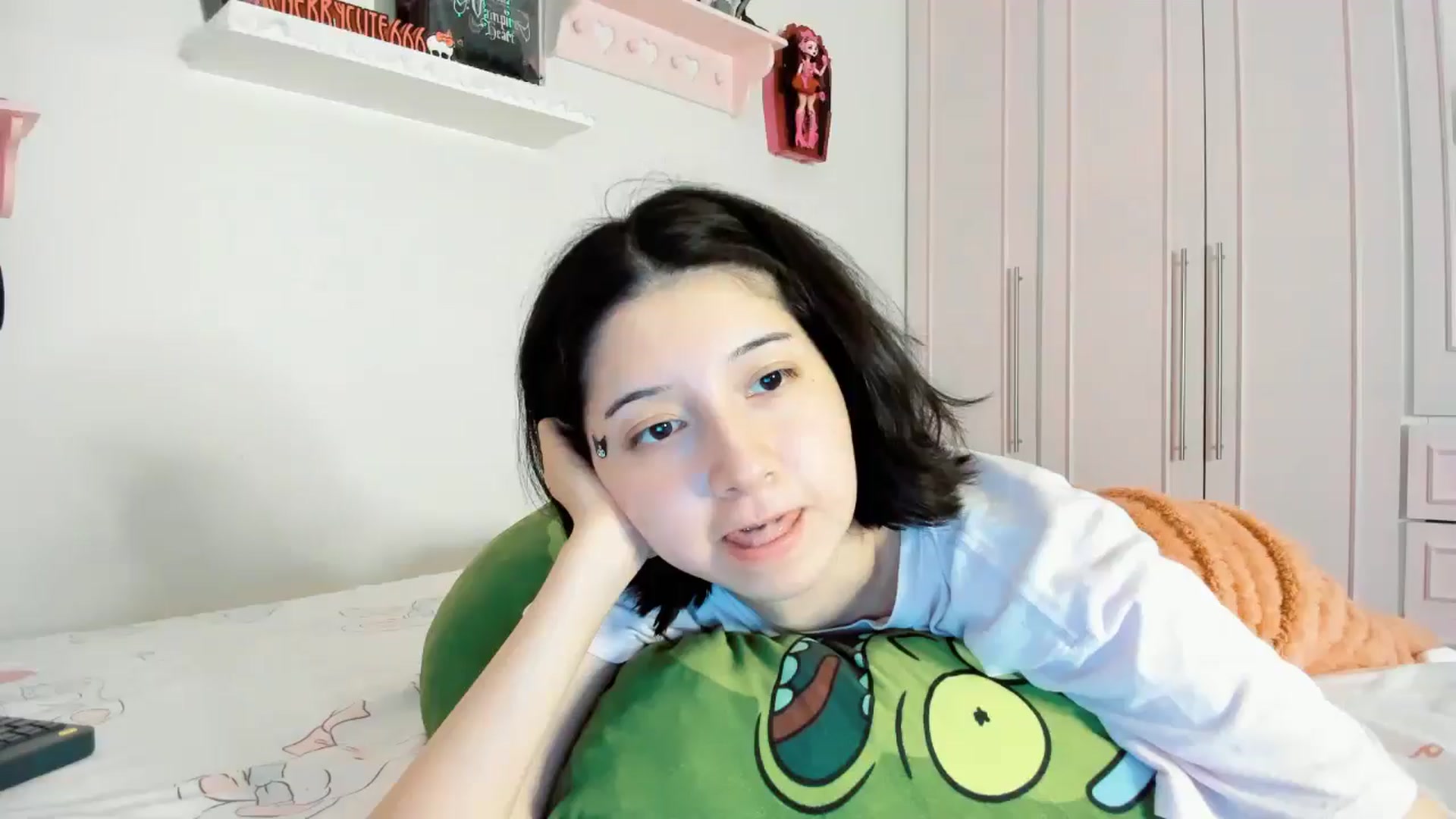Gallery image thumbnail from Cherrycute666's myfreecams stream on, 12/22/2025, 02:35 image 10 of 20