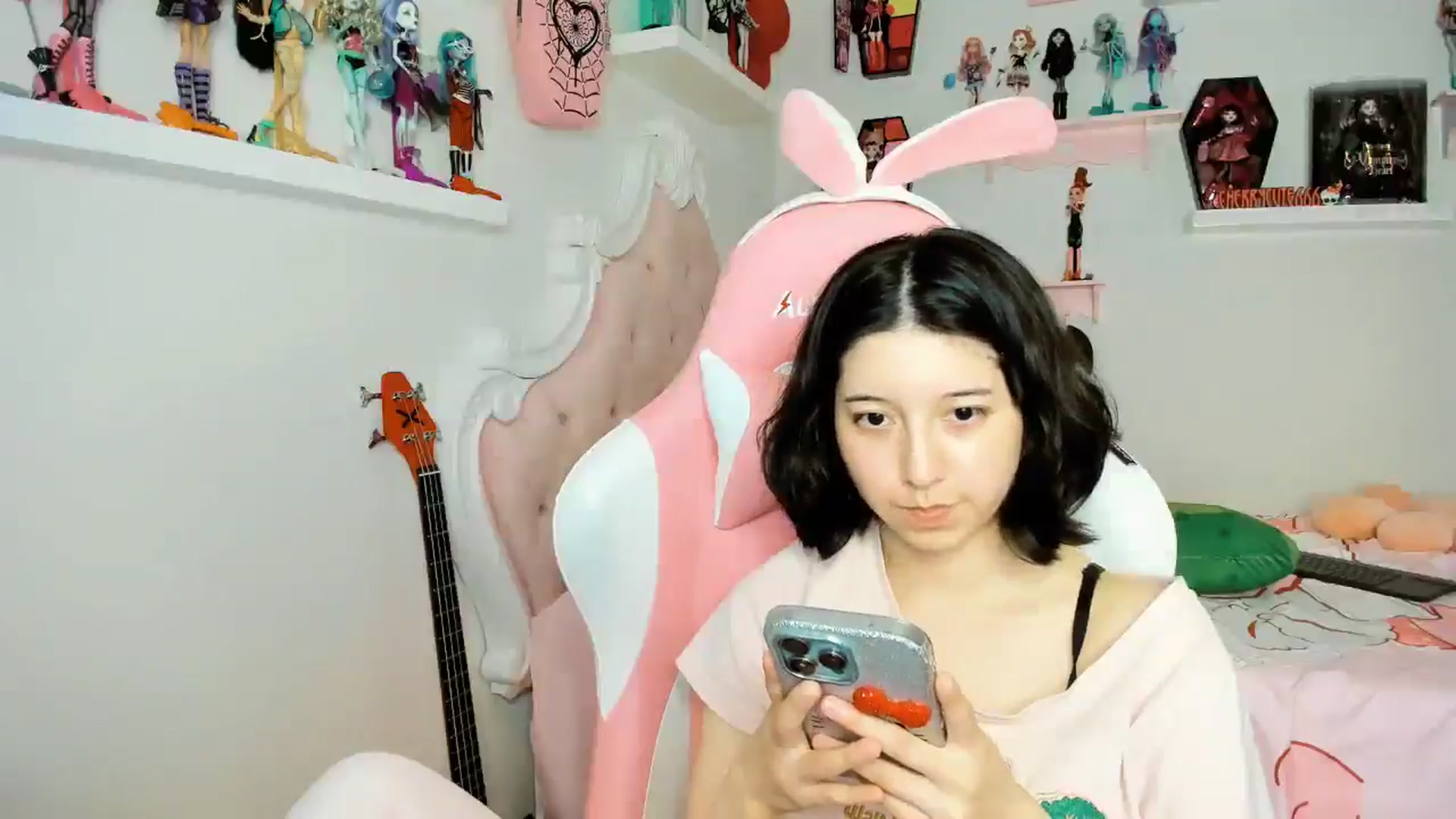 Gallery image thumbnail from Cherrycute666's myfreecams stream on, 12/24/2025, 05:10 image 17 of 20