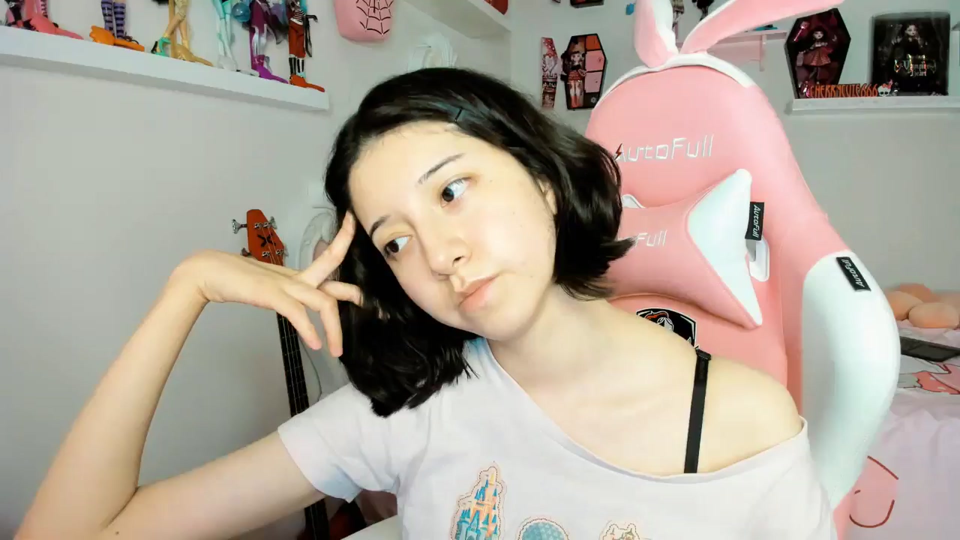 Gallery image thumbnail from Cherrycute666's myfreecams stream on, 12/24/2025, 05:10 image 13 of 20